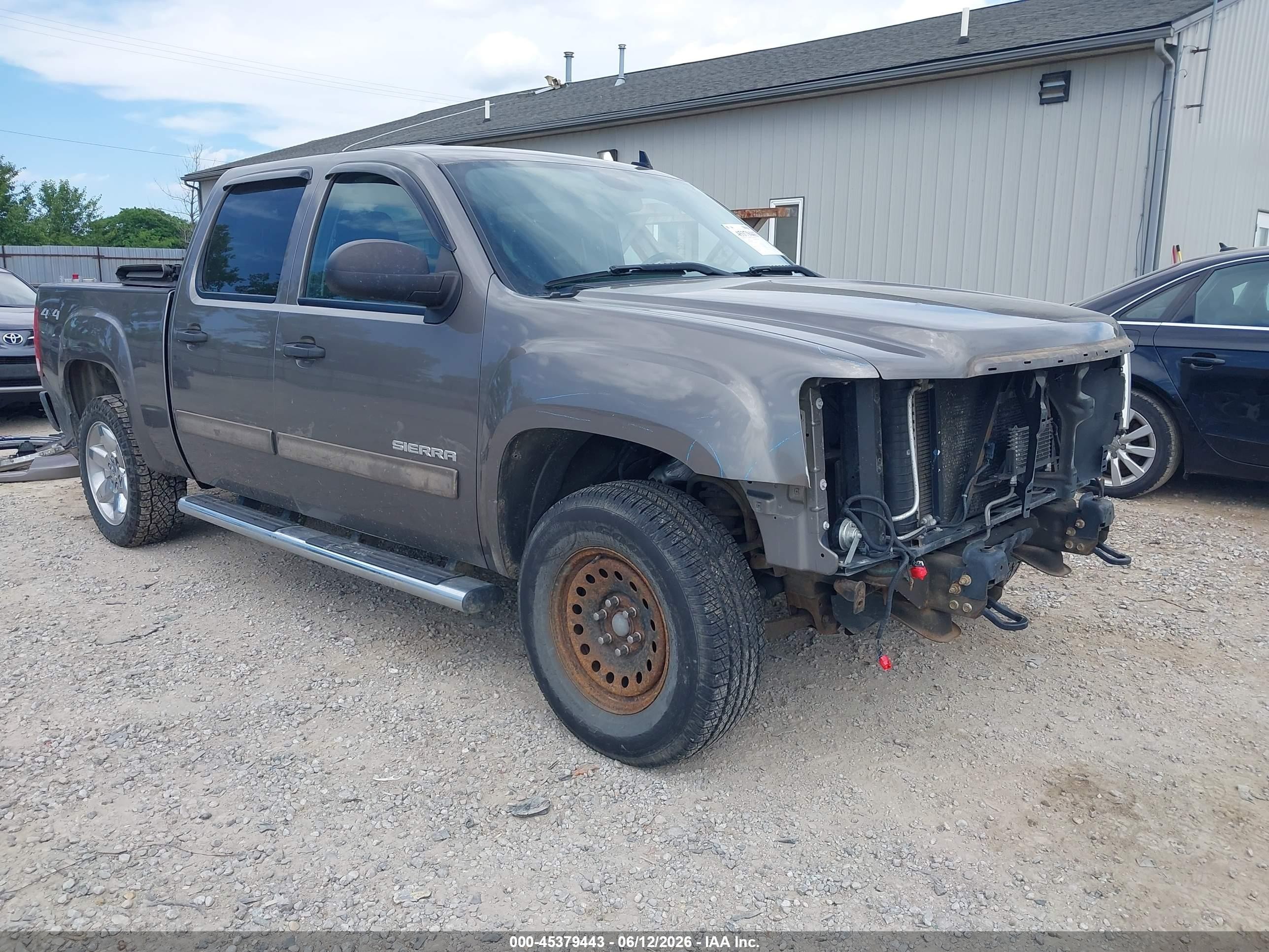 2013 GMC Sierra 1500 SLE, VIN 3GTP2VE70DG220297 — Front end