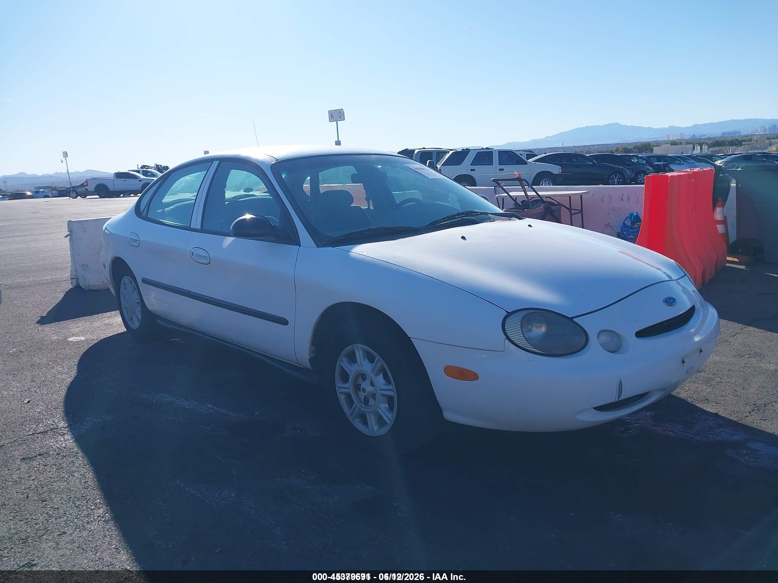 1996 Ford Taurus G, VIN 1FALP51U6TA287324 — Зад