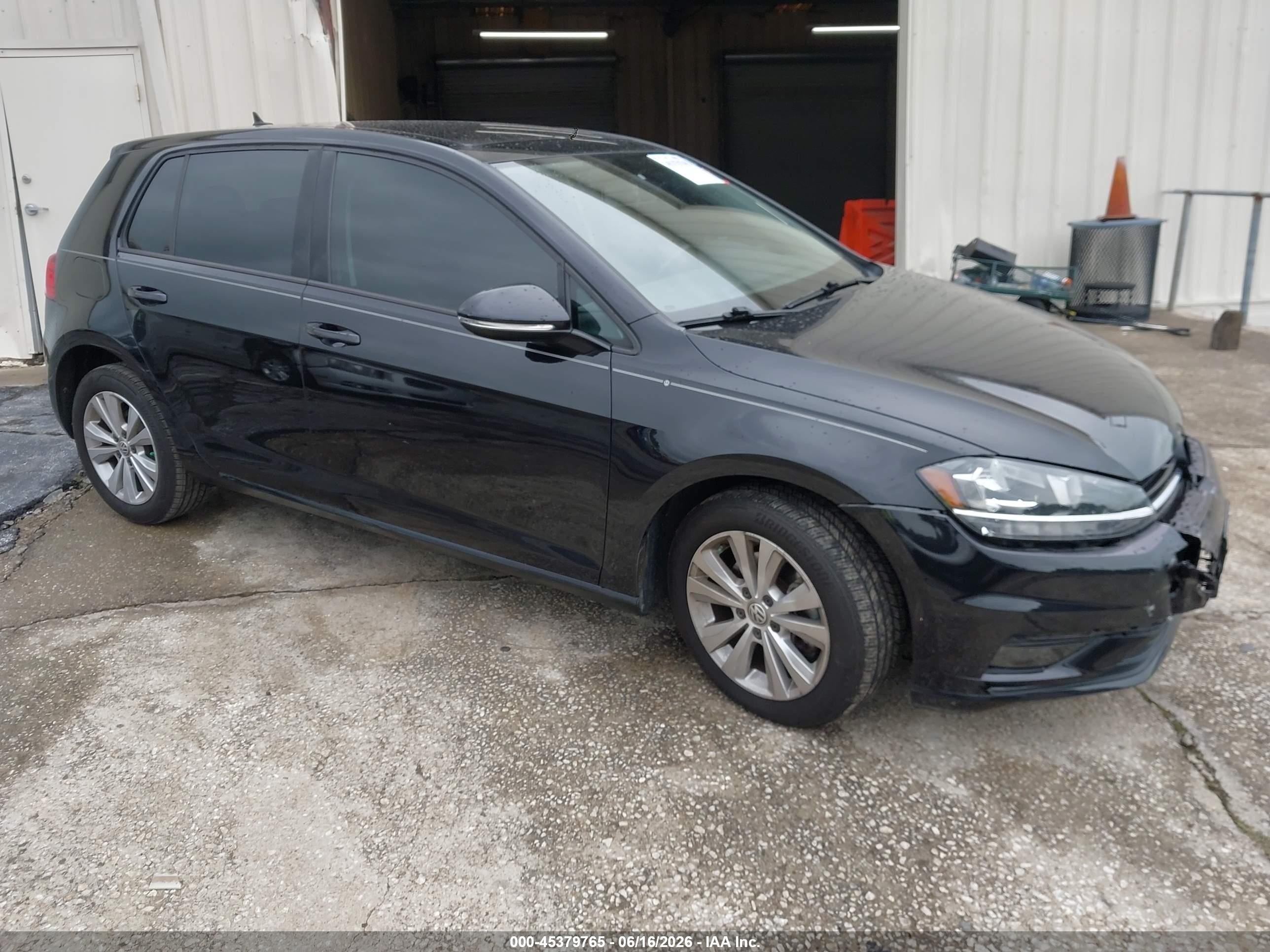 2018 Volkswagen Golf S, VIN 3VWG17AUXJM280754 — Перед