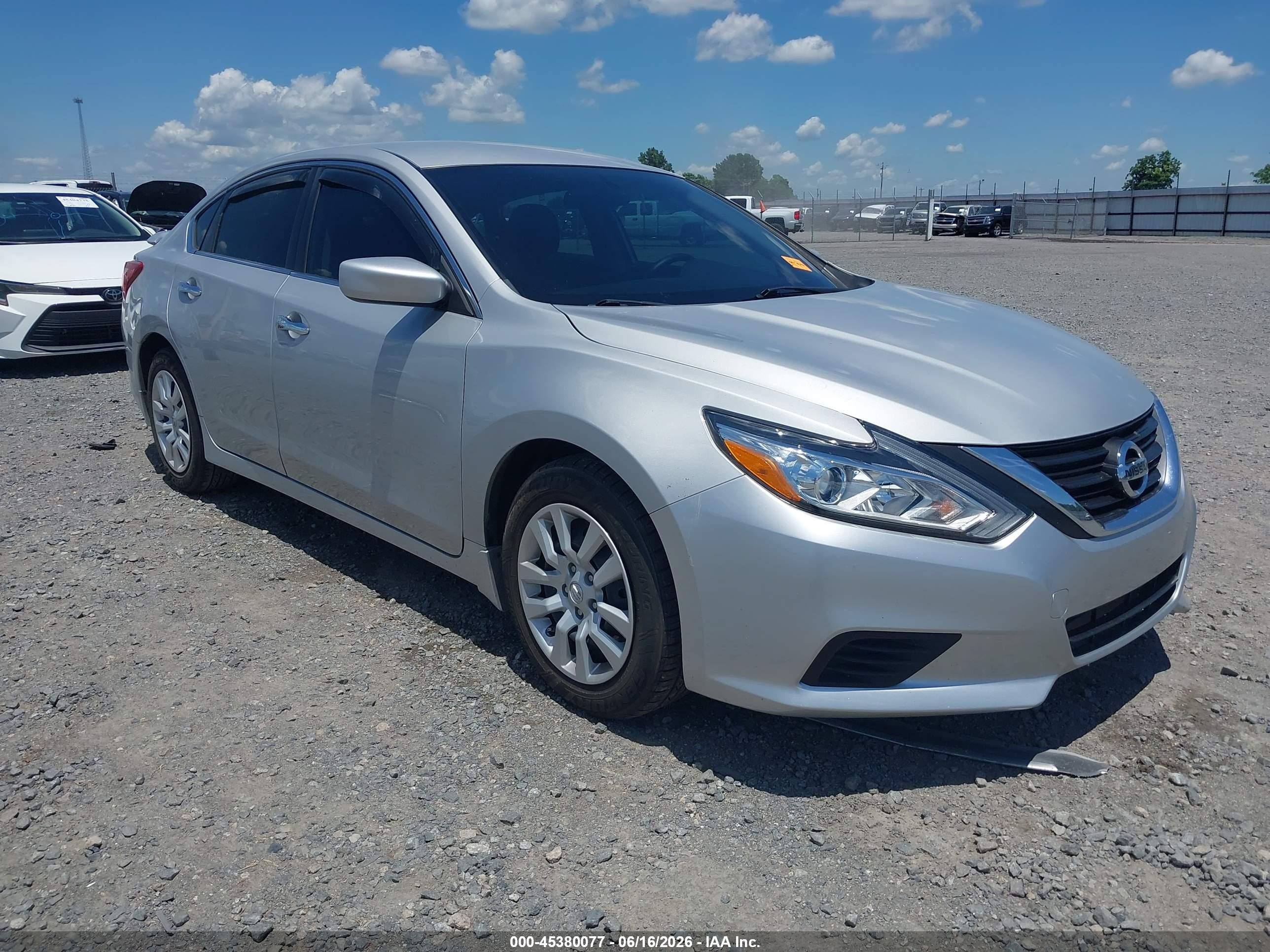 2017 Nissan Altima SR, VIN 1N4AL3APXHN339586 — Front end