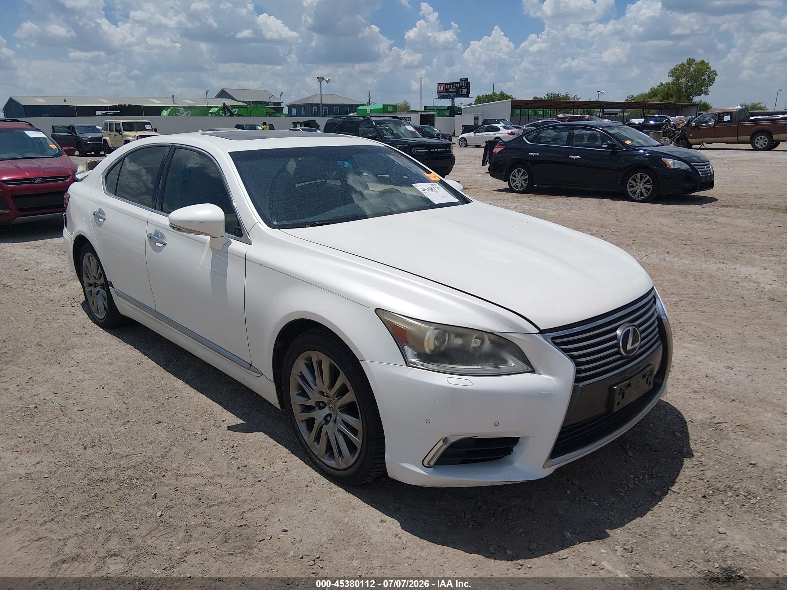2013 Lexus LS 460, VIN JTHBL5EF9D5124673 — Rear end