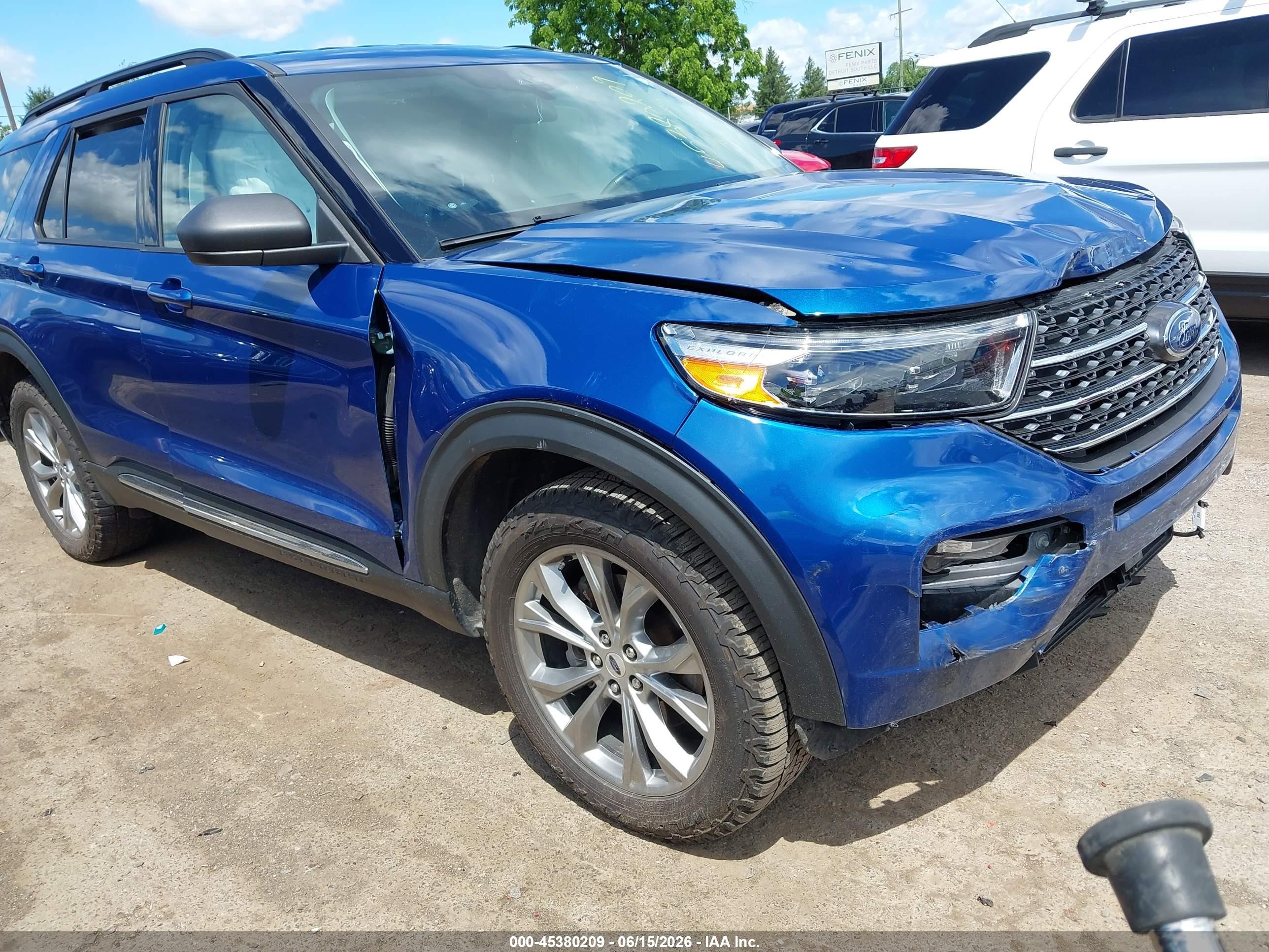 2022 Ford Explorer XLT, VIN 1FMSK8DH8NGC48539 — Перед