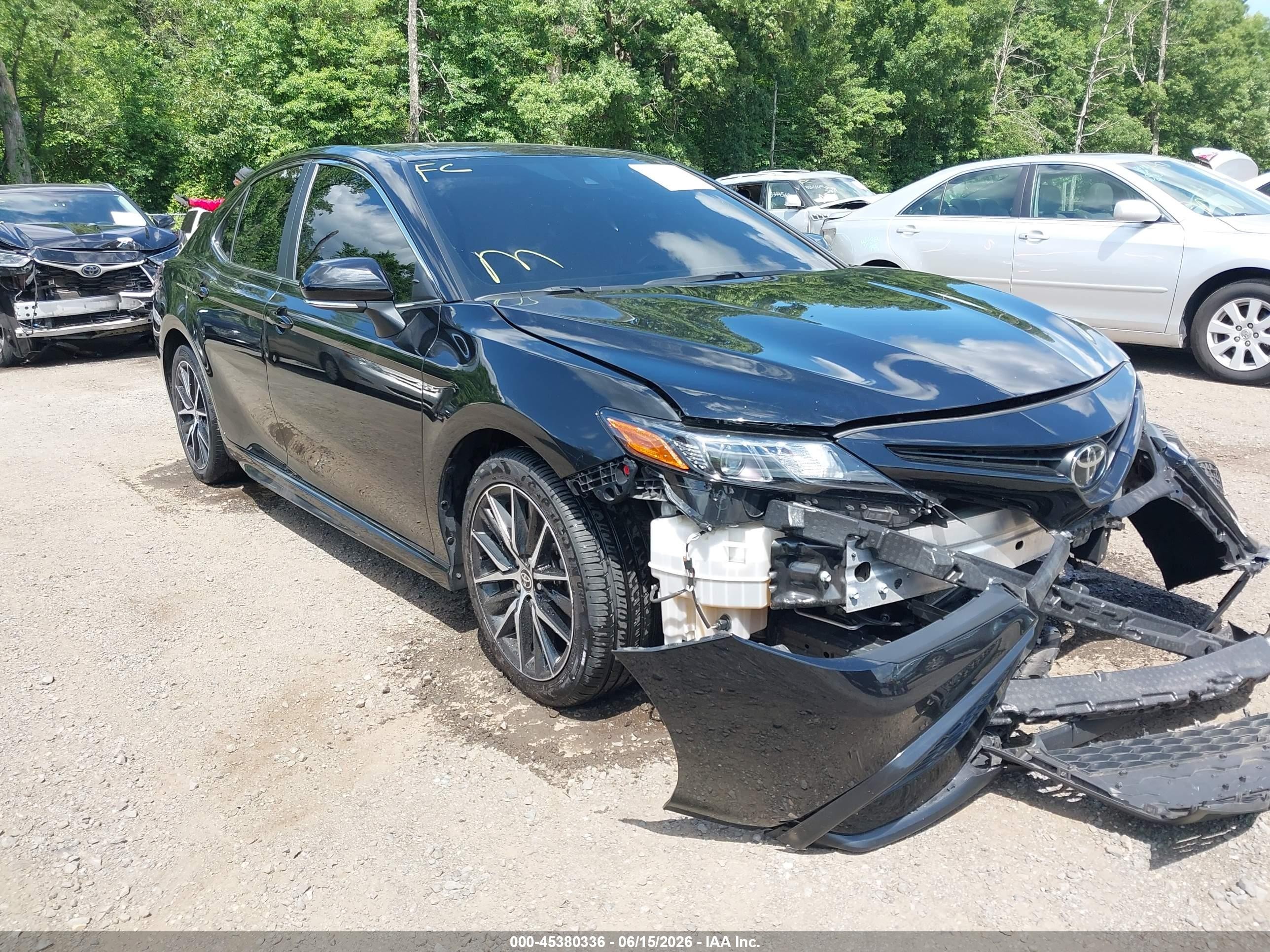 2021 Toyota Camry SE Nightshade, VIN 4T1G11BK7MU033569 — Front end