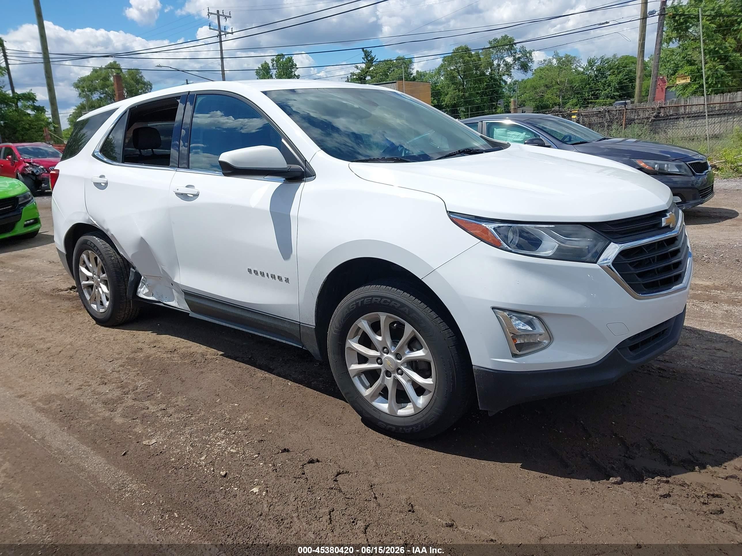 2020 Chevrolet Equinox LT, VIN 2GNAXUEV4L6188441 — Side