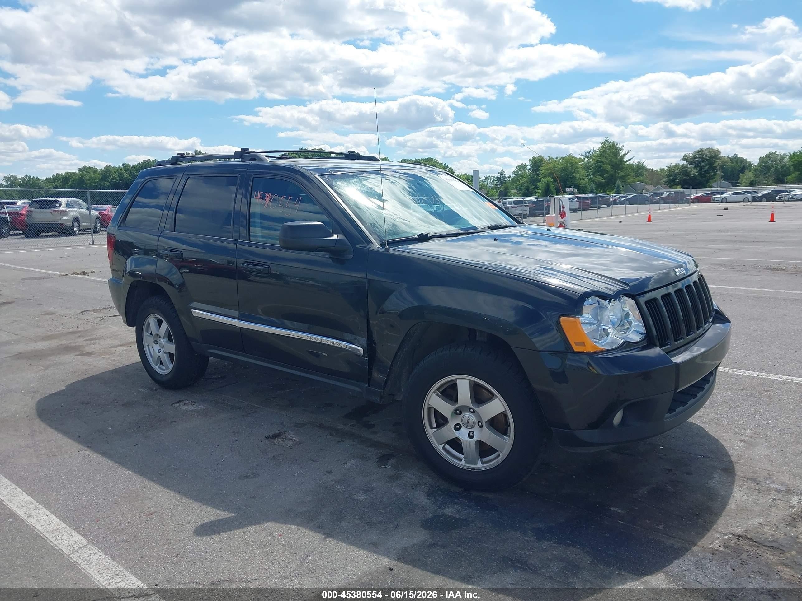 2010 Jeep Grand Cherokee Laredo, VIN 1J4PR4GK3AC120033 — Side