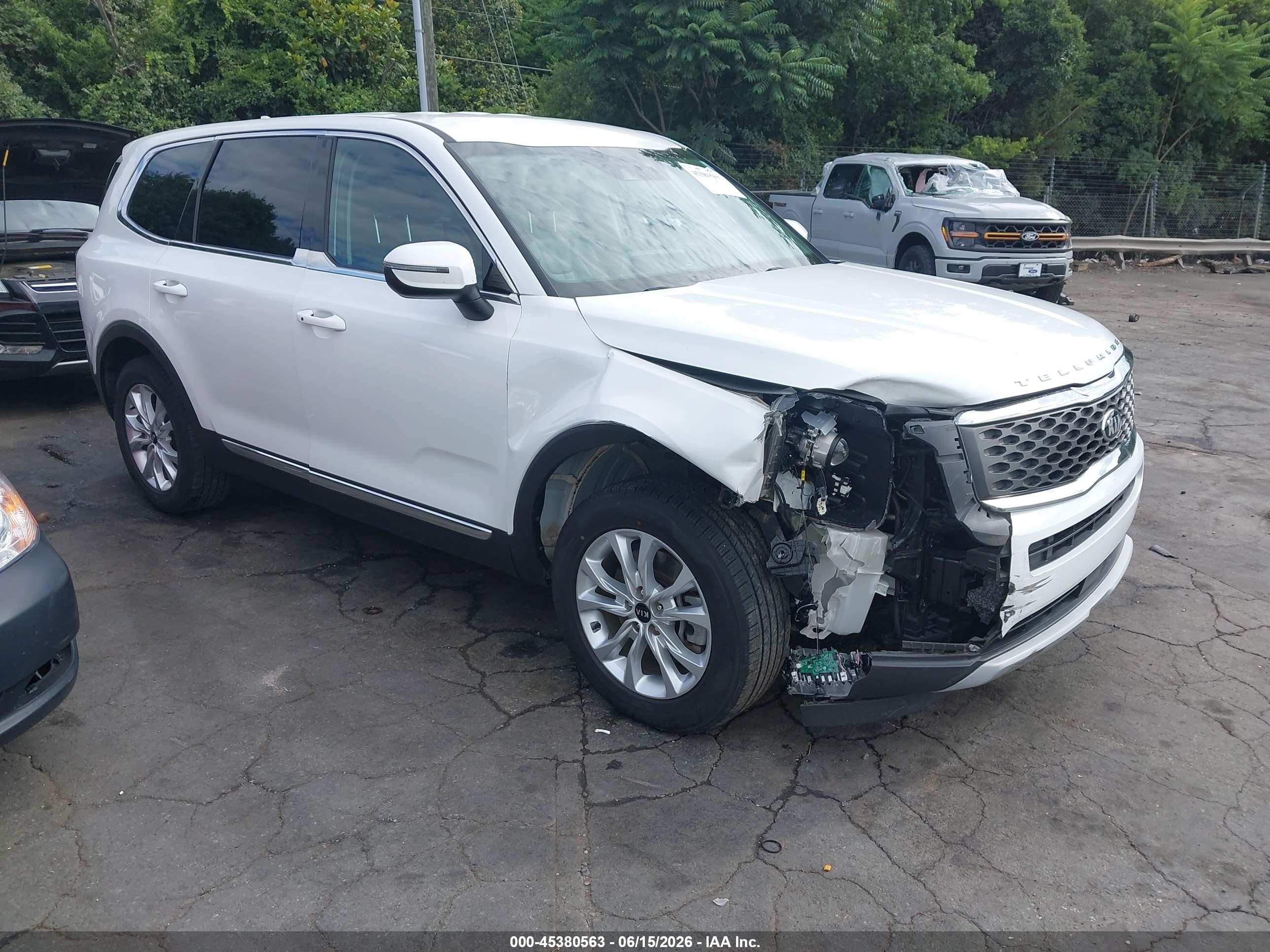 2020 Kia Telluride LX, VIN 5XYP24HC2LG050654 — Front end