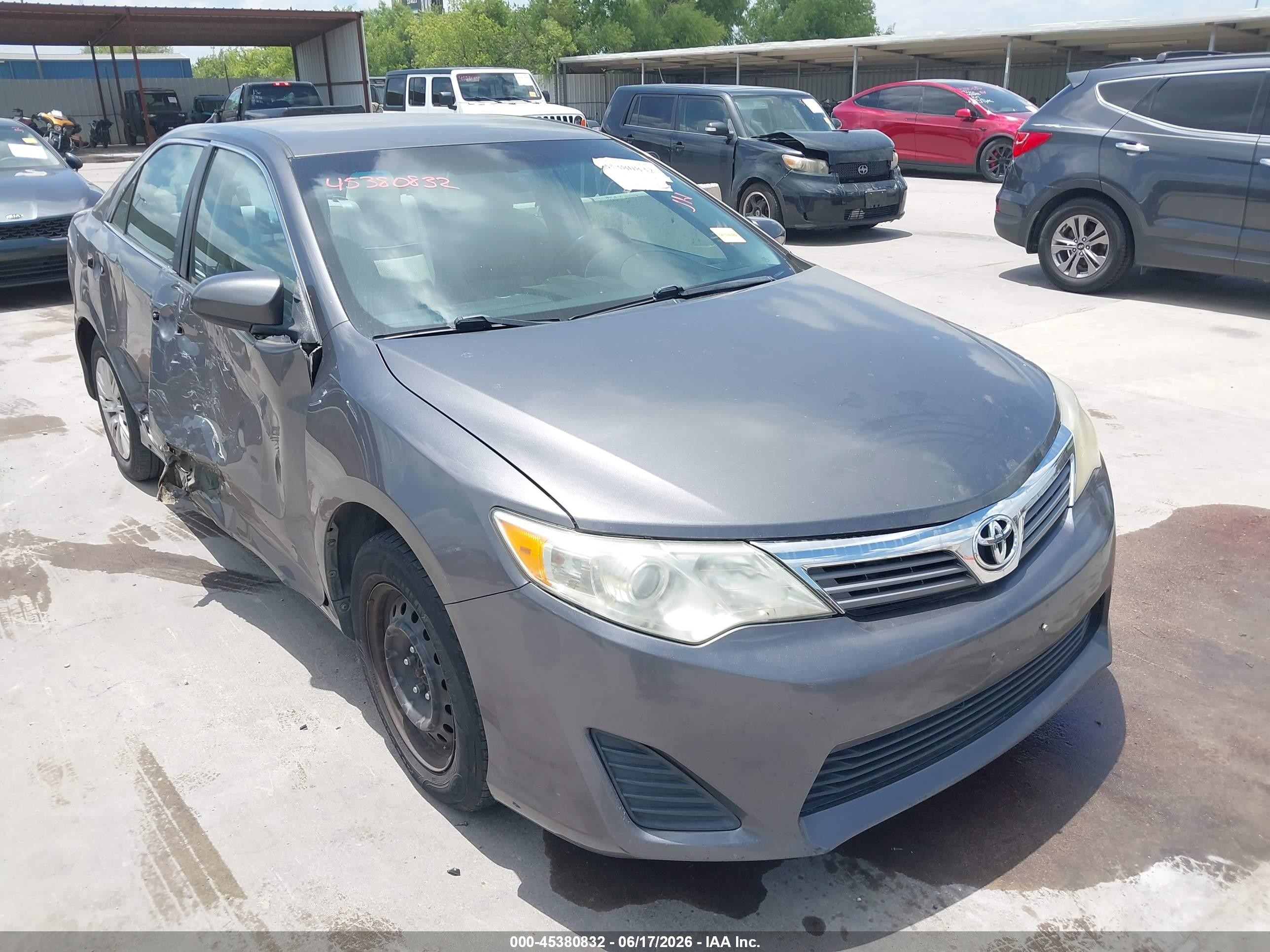 2014 Toyota Camry SE, VIN 4T1BF1FK6EU414594 — Side