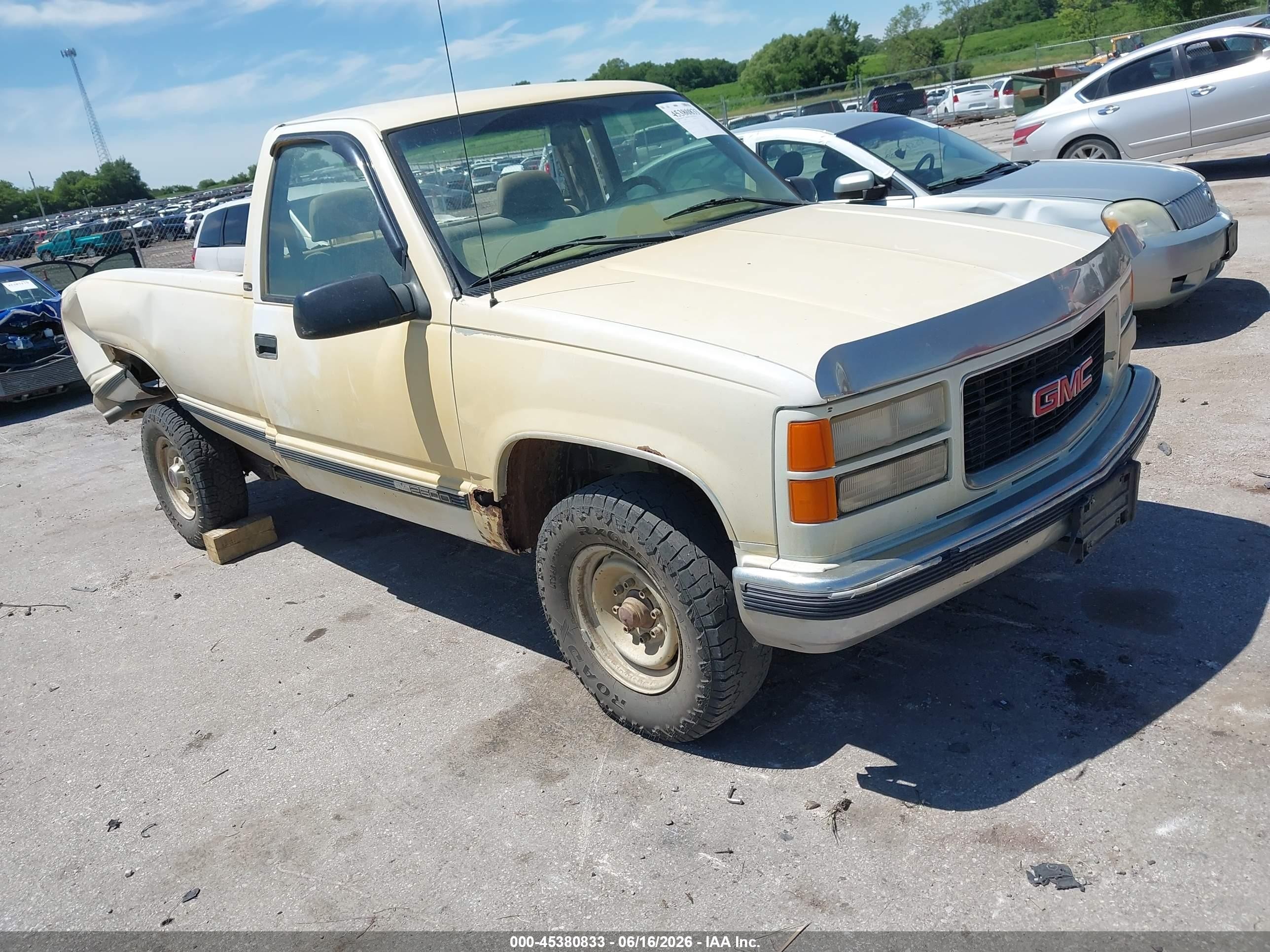 2000 GMC Sierra 2500, VIN 1GTGC24R1YR149342 — Side