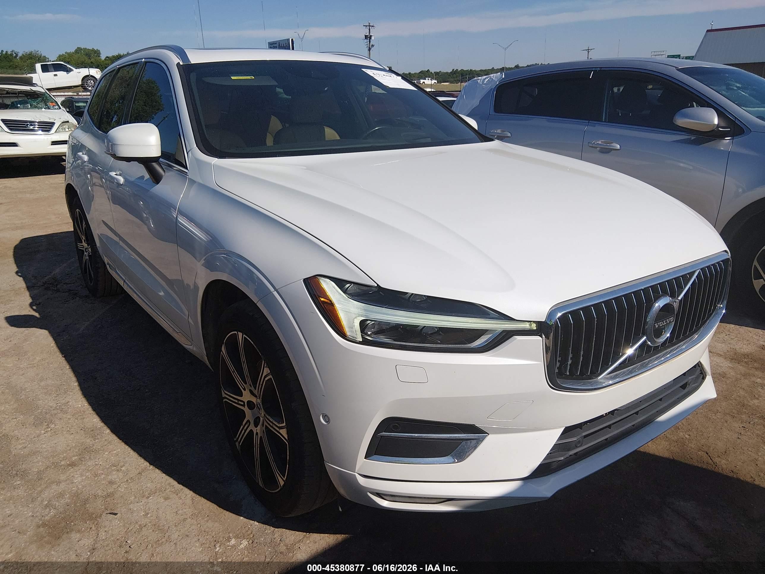 2018 Volvo XC60 Inscription, VIN YV4102RL6J1088851 — Front end