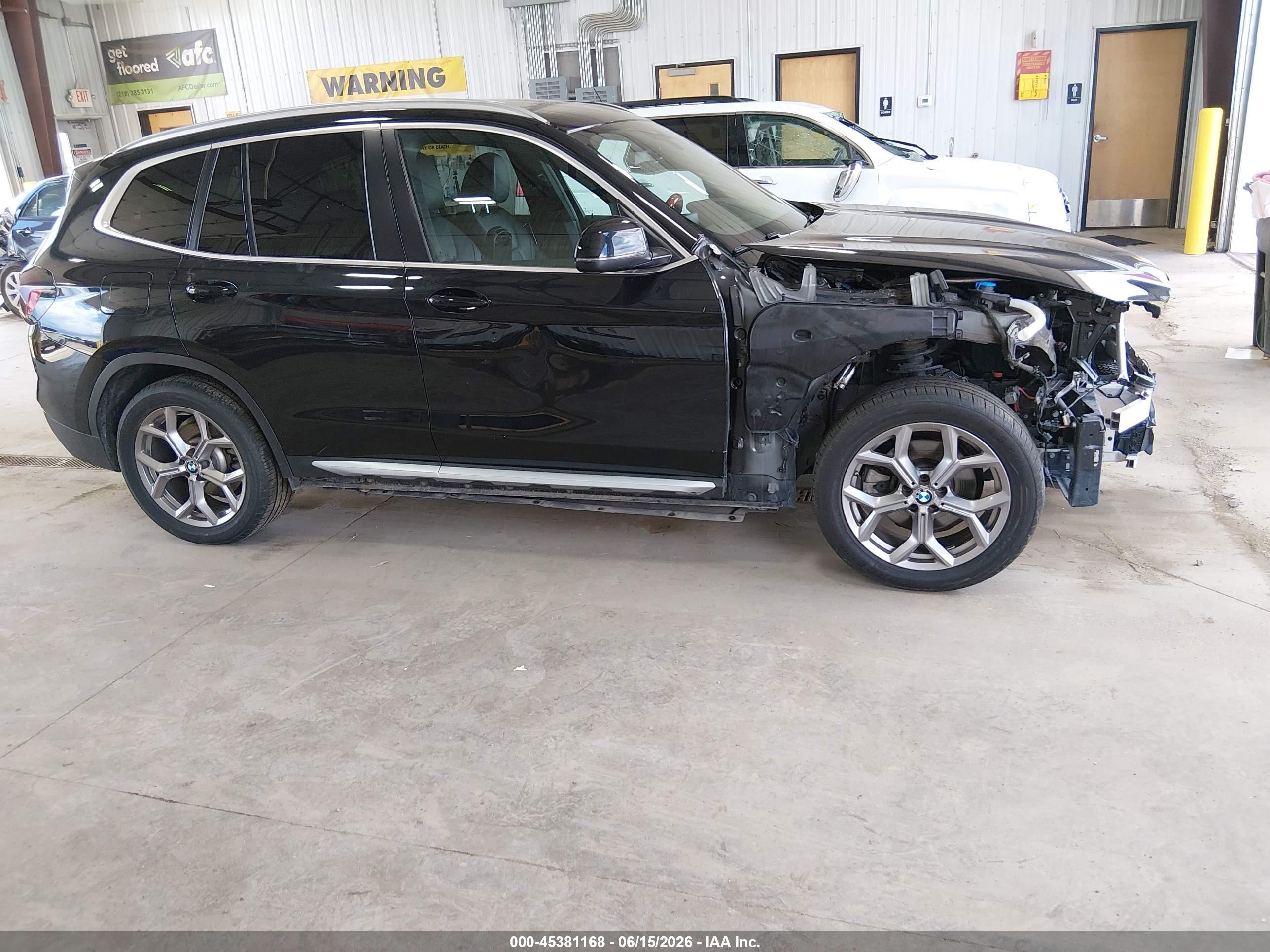 2022 BMW X3 xDrive30i, VIN 5UX53DP0XN9L69749 — Перед