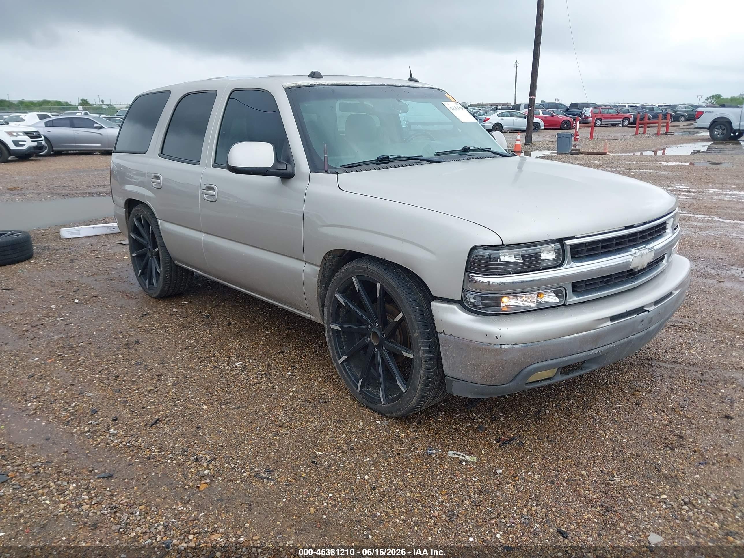 2004 Chevrolet Tahoe LT, VIN 1GNEC13Z74R189719 — Side