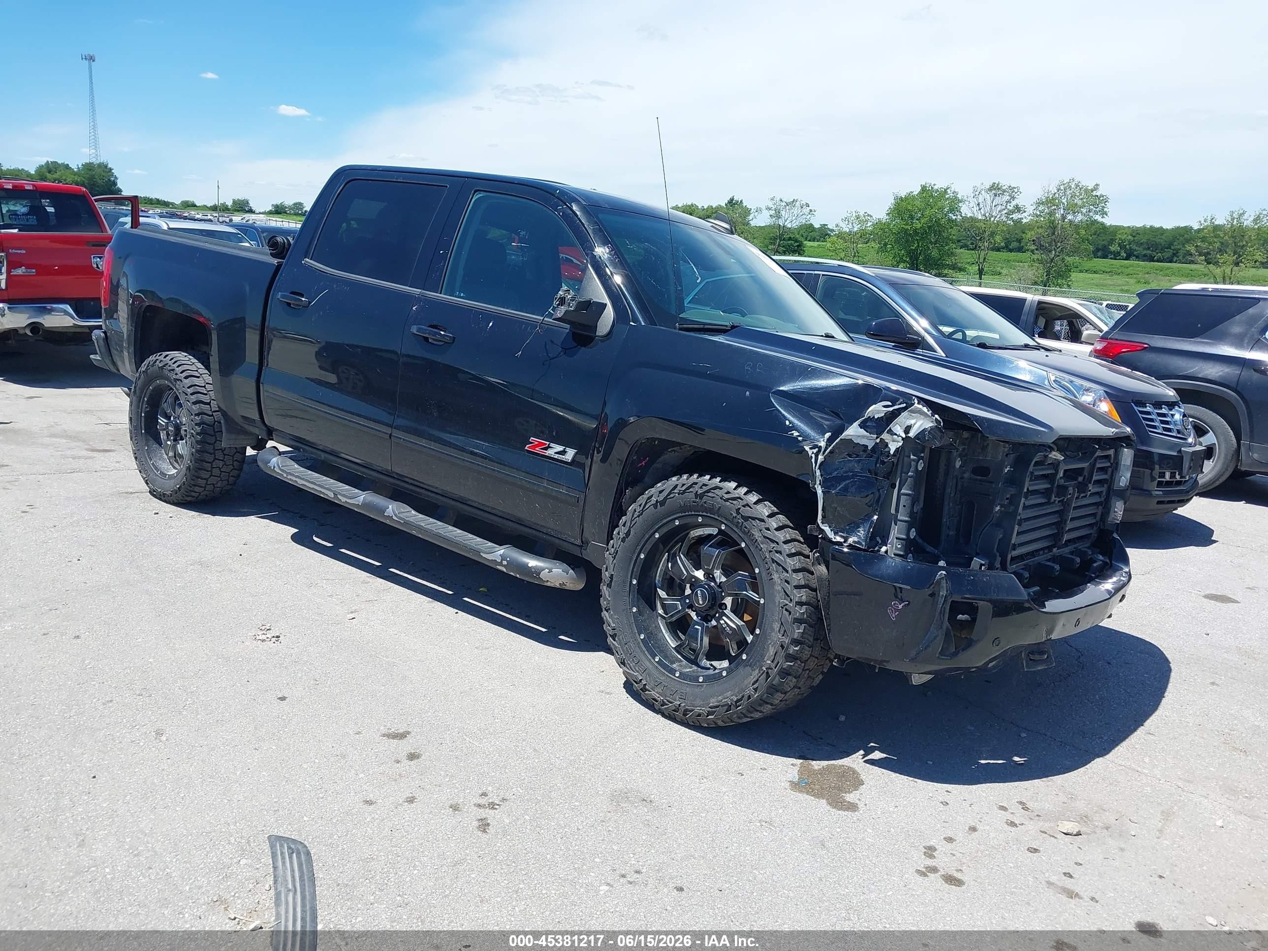 2018 Chevrolet Silverado 1500 LTZ, VIN 3GCUKSEJ1JG221578 — Front end