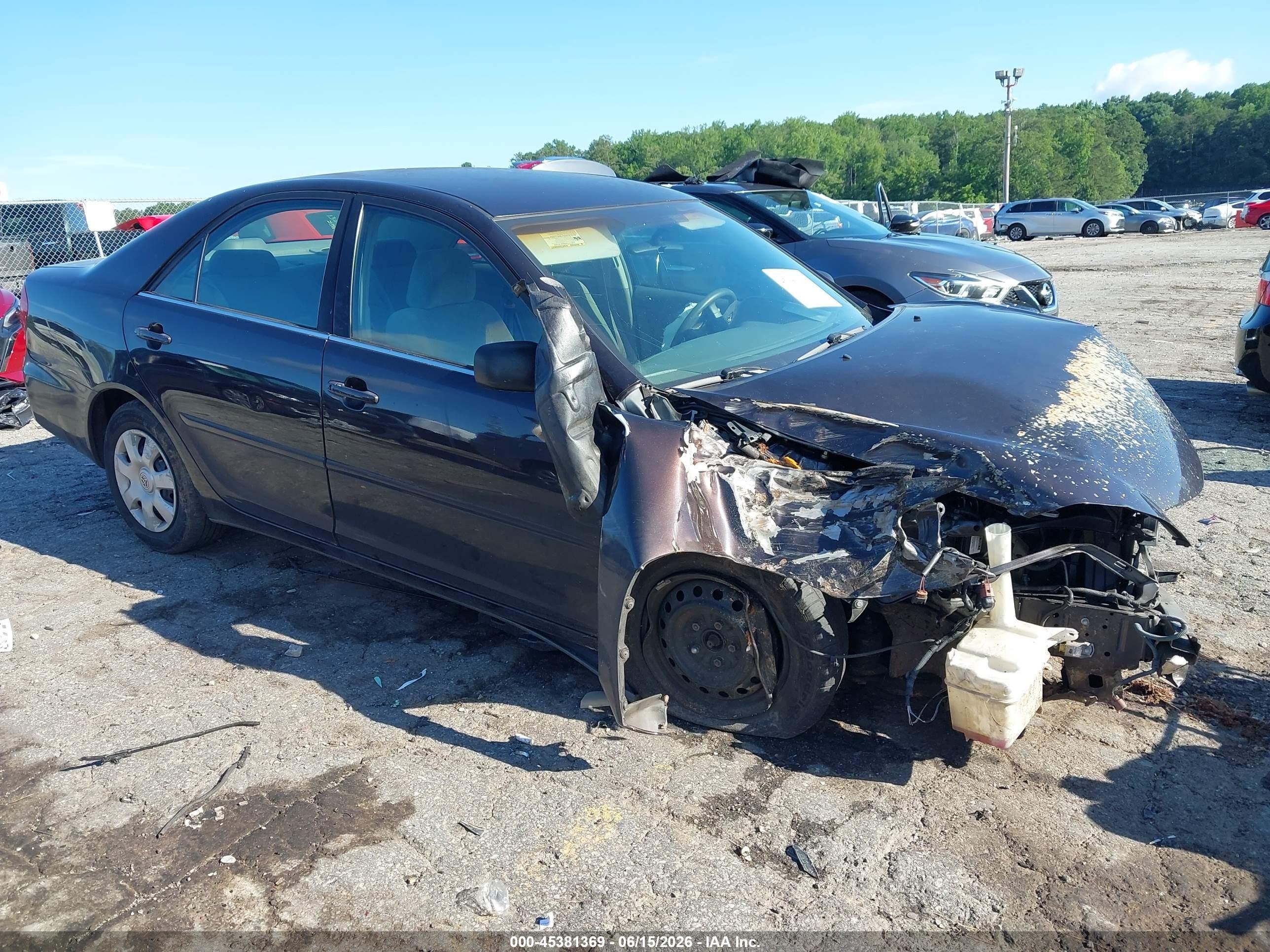 2004 Toyota Camry LE, VIN 4T1BE32K74U900558 — Front end