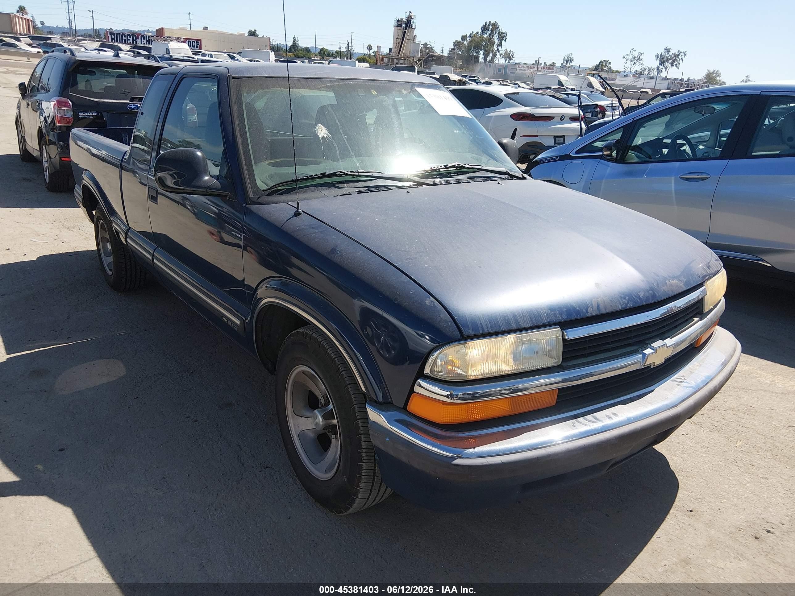 1998 Chevrolet S-10 LS, VIN 1GCCS19X1W8191810 — Normal wear