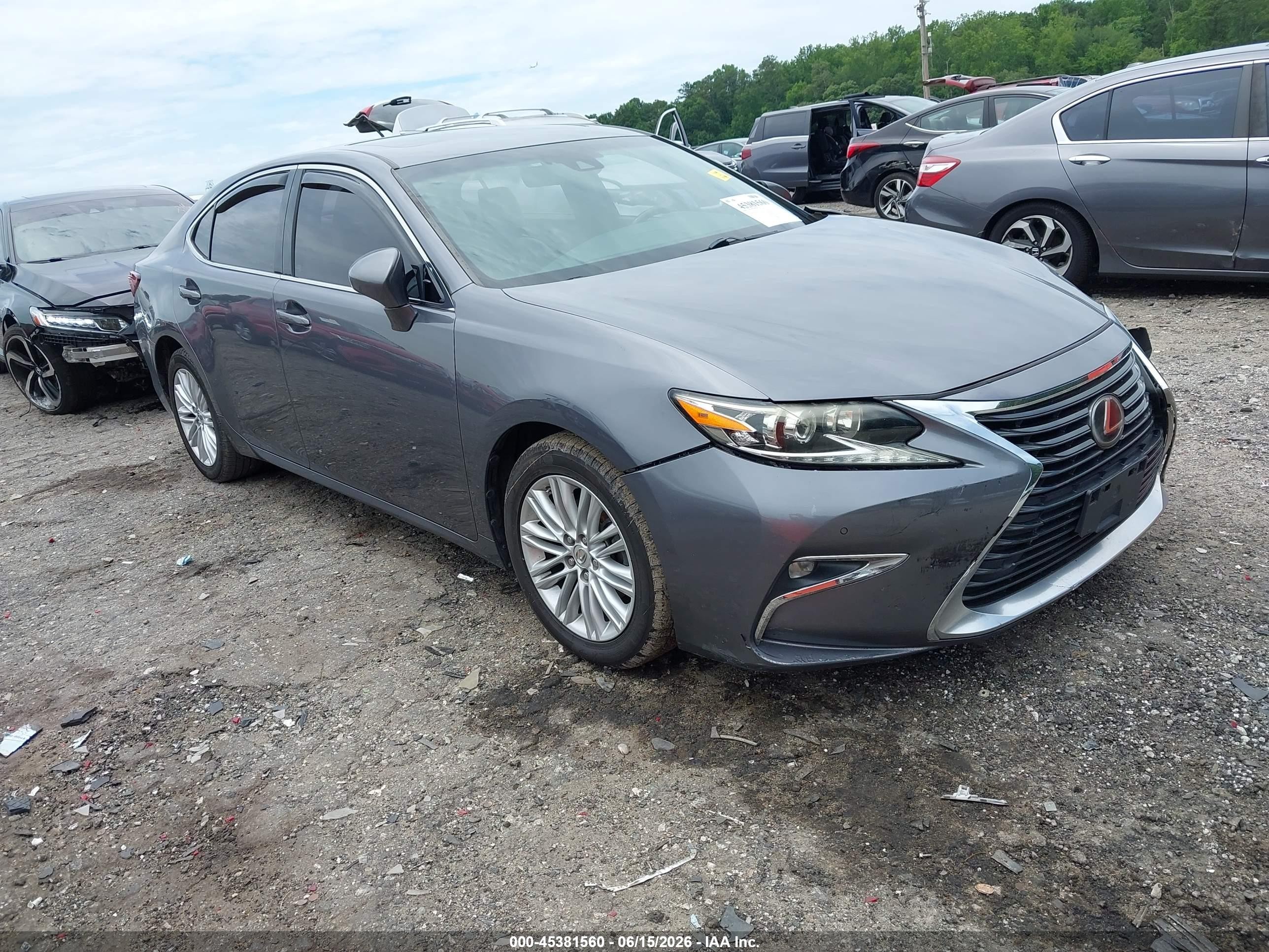 2016 Lexus ES 330, VIN 58ABK1GG0GU018324 — Front end