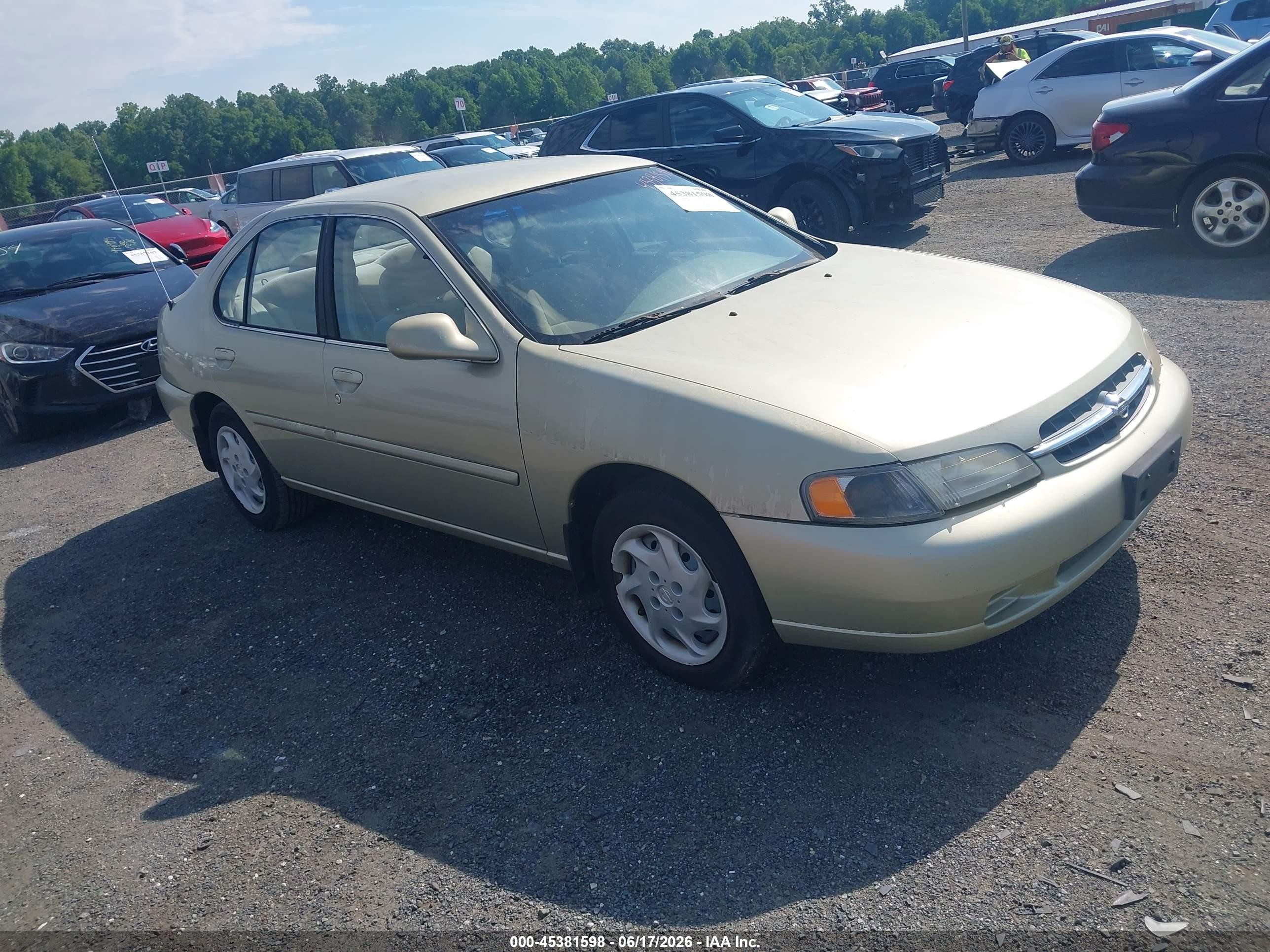 1999 Nissan Altima XE, VIN 1N4DL01D5XC248804 — Normal wear