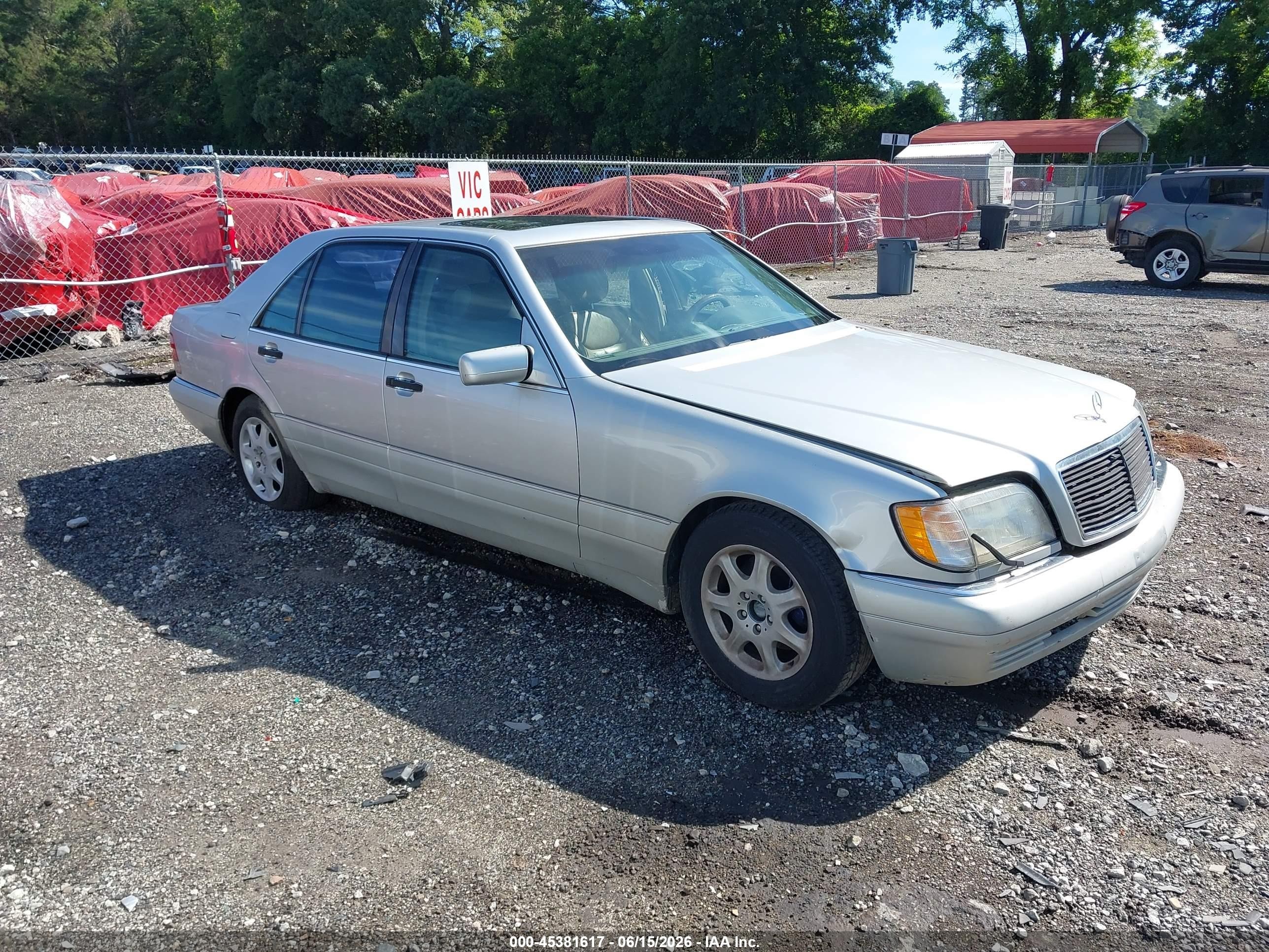 1997 Mercedes-Benz S 320, VIN WDBGA43E3VA328989 — Normal wear