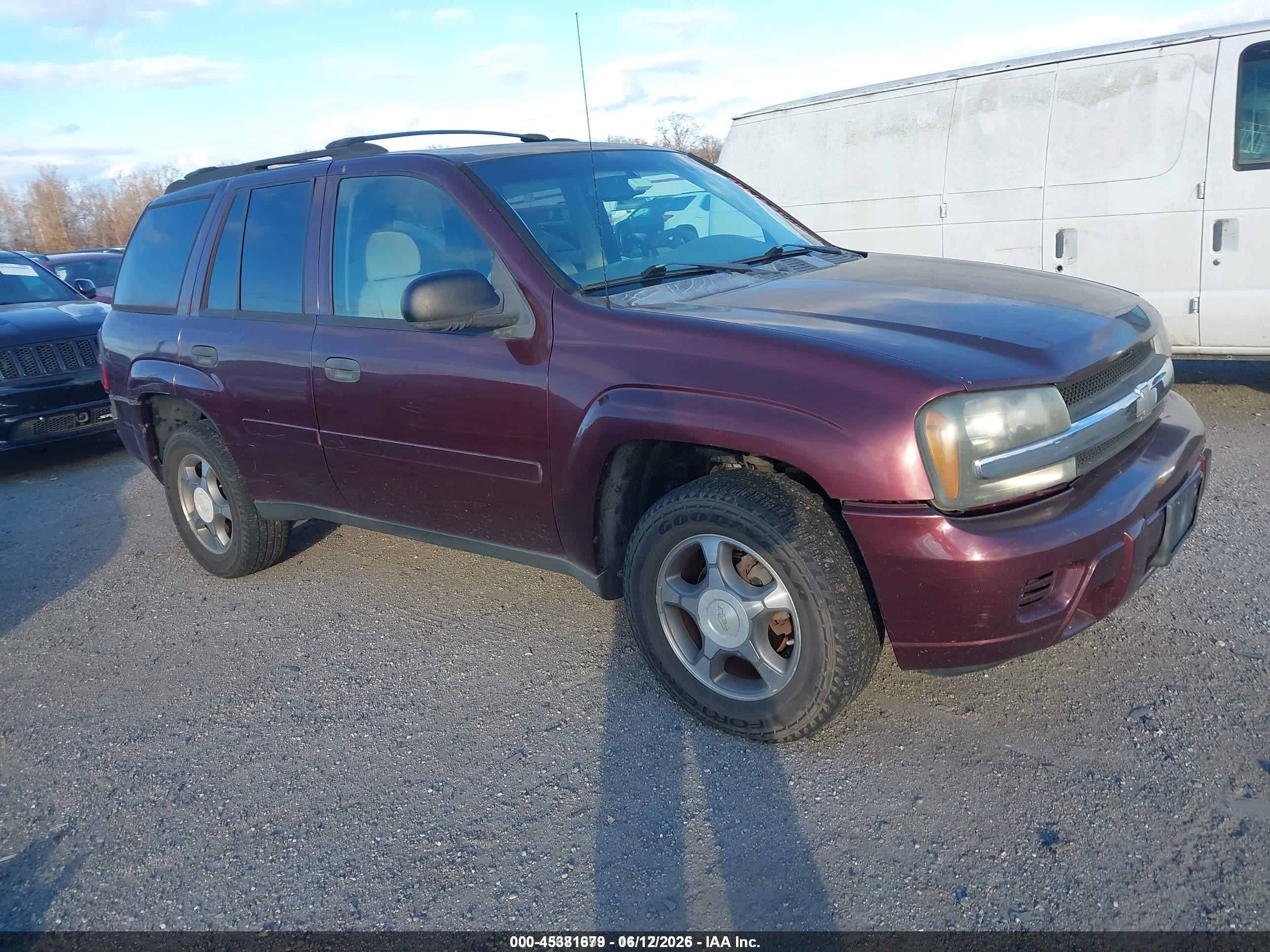 2007 Chevrolet TrailBlazer LT, VIN 1GNDS13S372272806 — Side