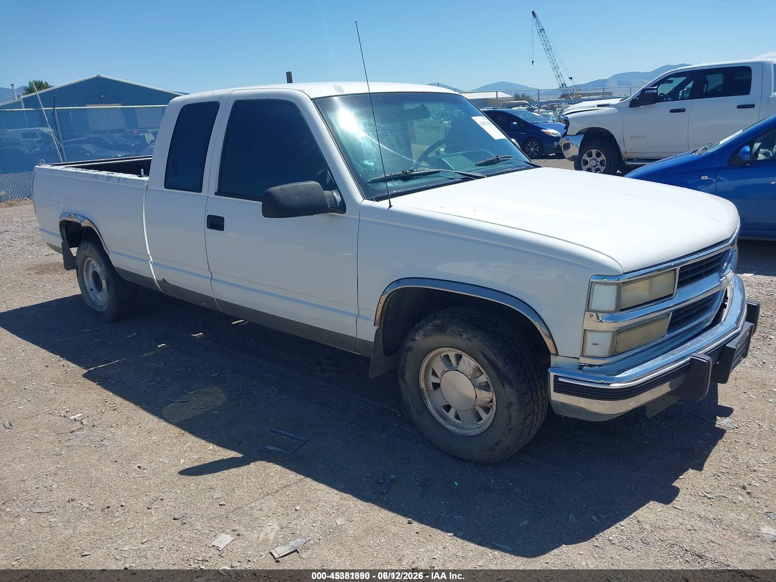 1992 GMC Sierra 1500, VIN 2GTEC19K2N1503838 — Side