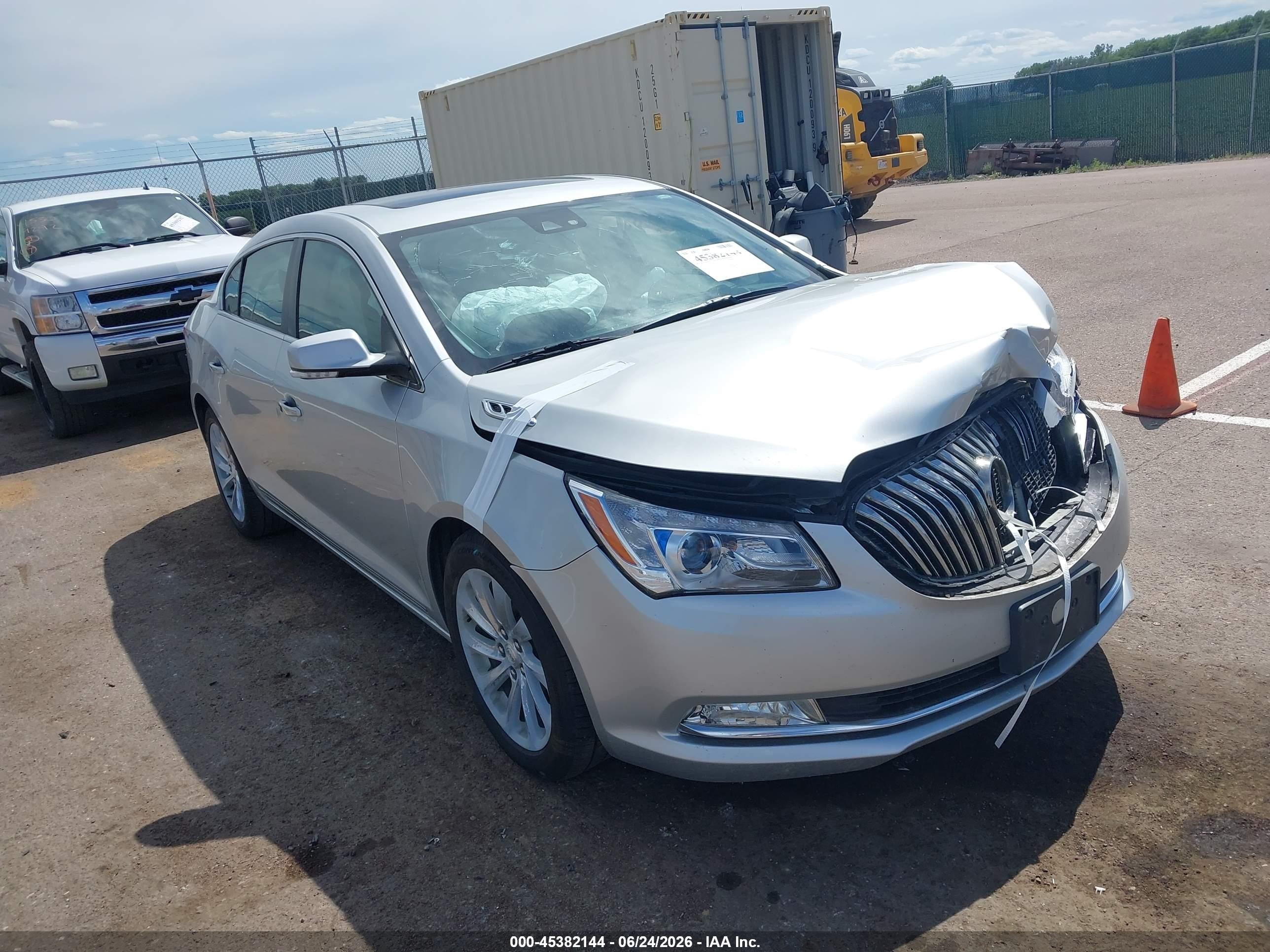 2016 Buick LaCrosse Leather, VIN 1G4GB5G39GF183035 — Front end