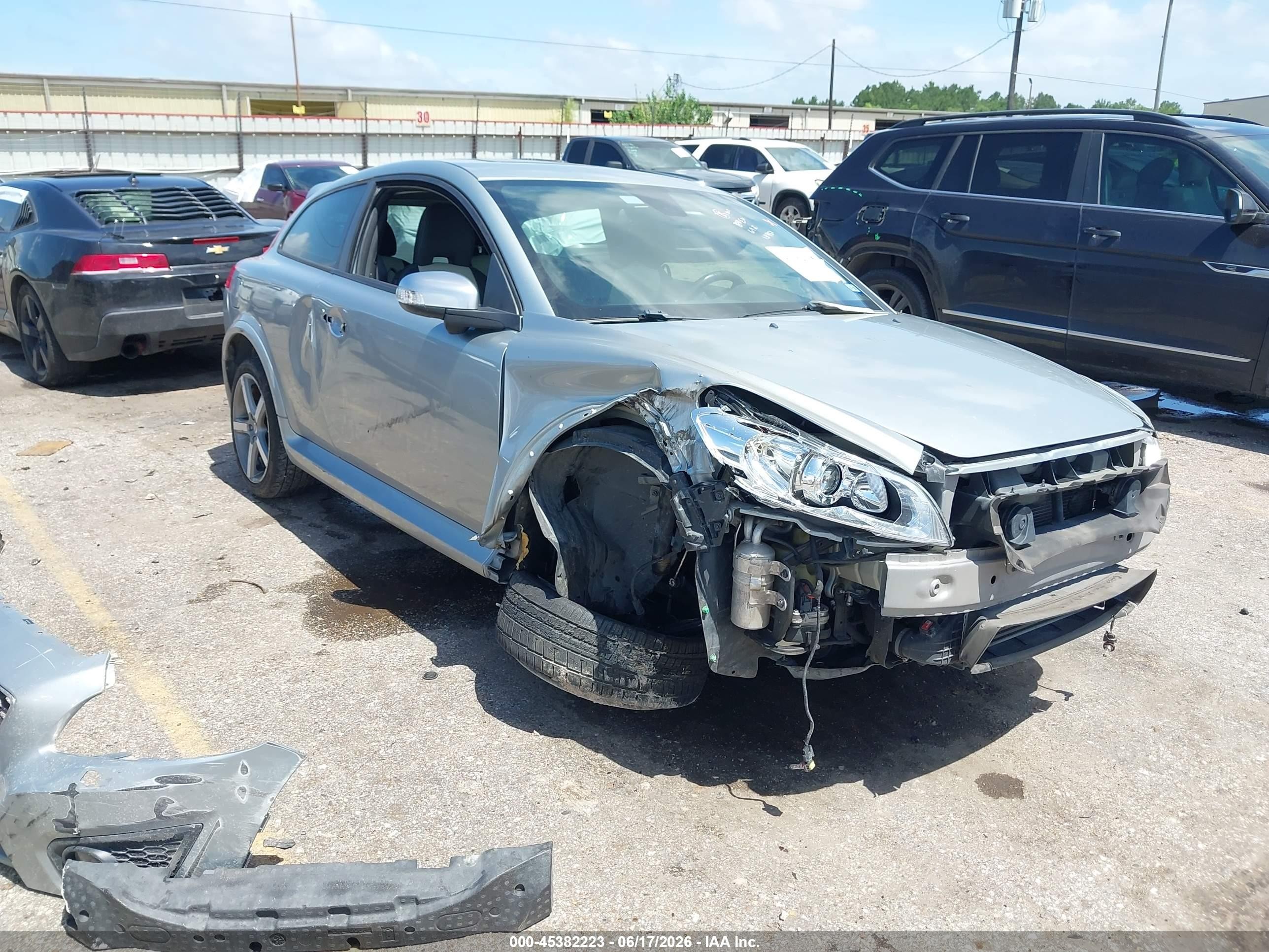 2011 Volvo C30, VIN YV1672MK6B2209452 — Undercarriage