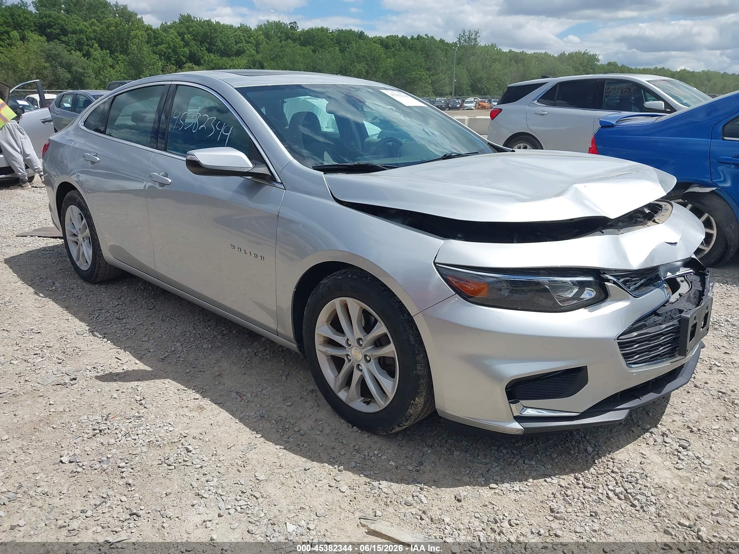 2018 Chevrolet Malibu LT, VIN 1G1ZD5ST1JF141683 — Front end