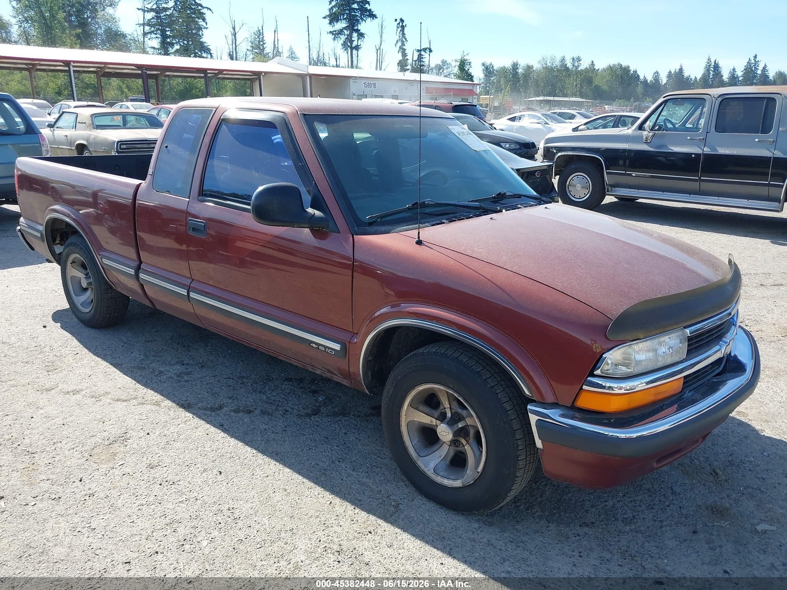 1998 Chevrolet S-10 LS, VIN 1GCCS19X9W8150051 — Normal wear