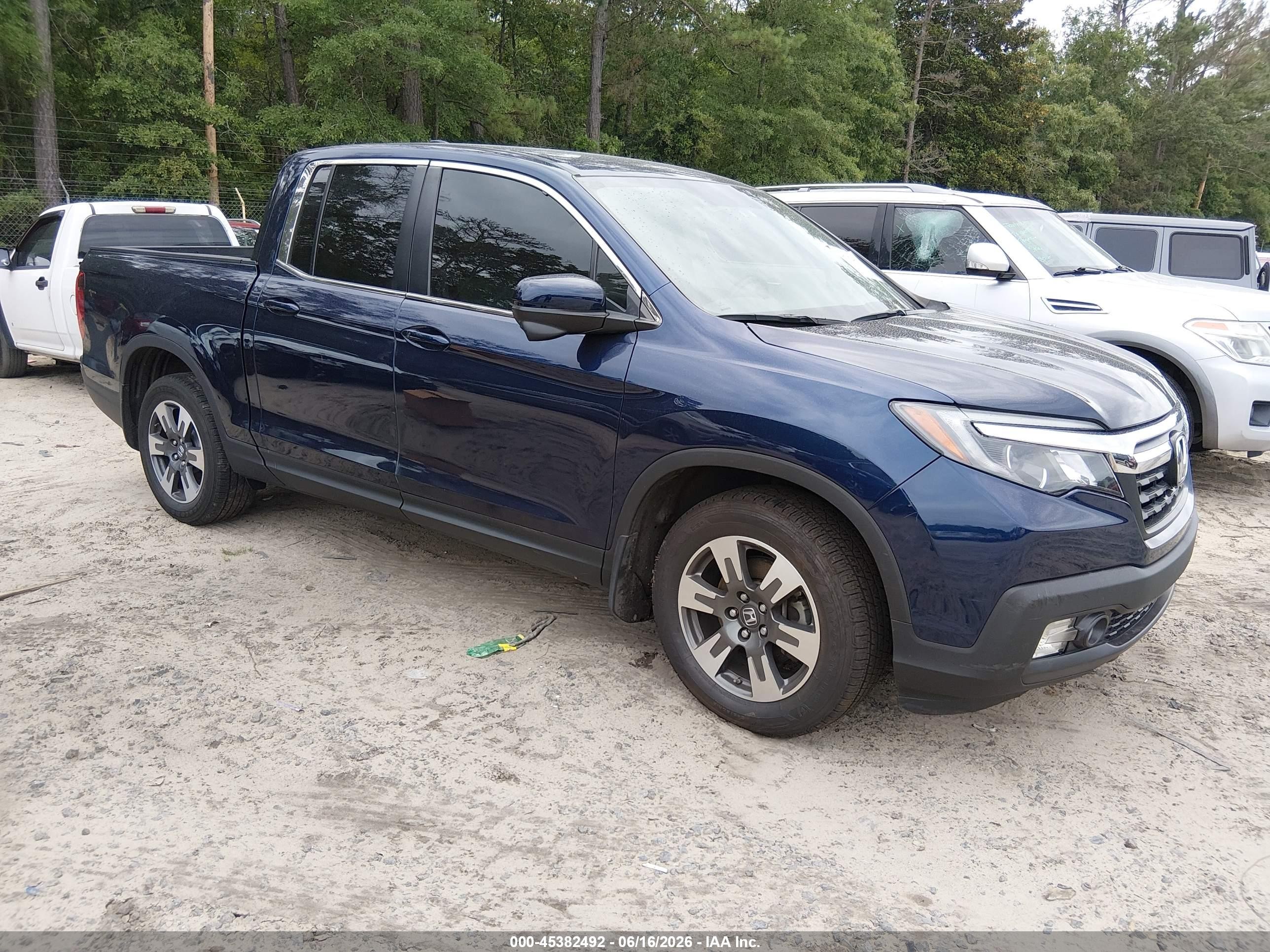 2018 Honda Ridgeline RTL-T, VIN 5FPYK2F62JB001889 — Front end