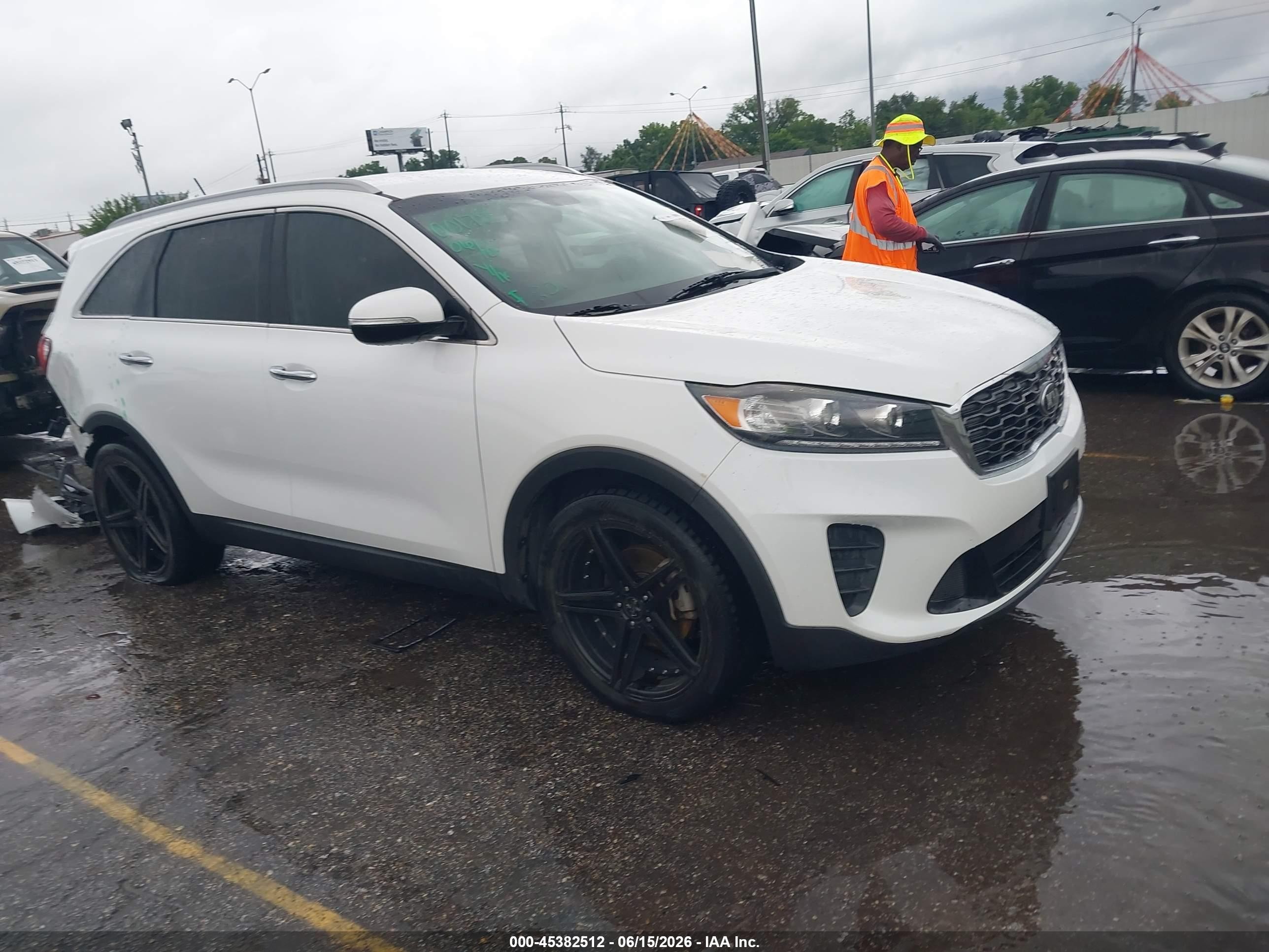 2020 Kia Sorento LX, VIN 5XYPG4A32LG698927 — Rear end