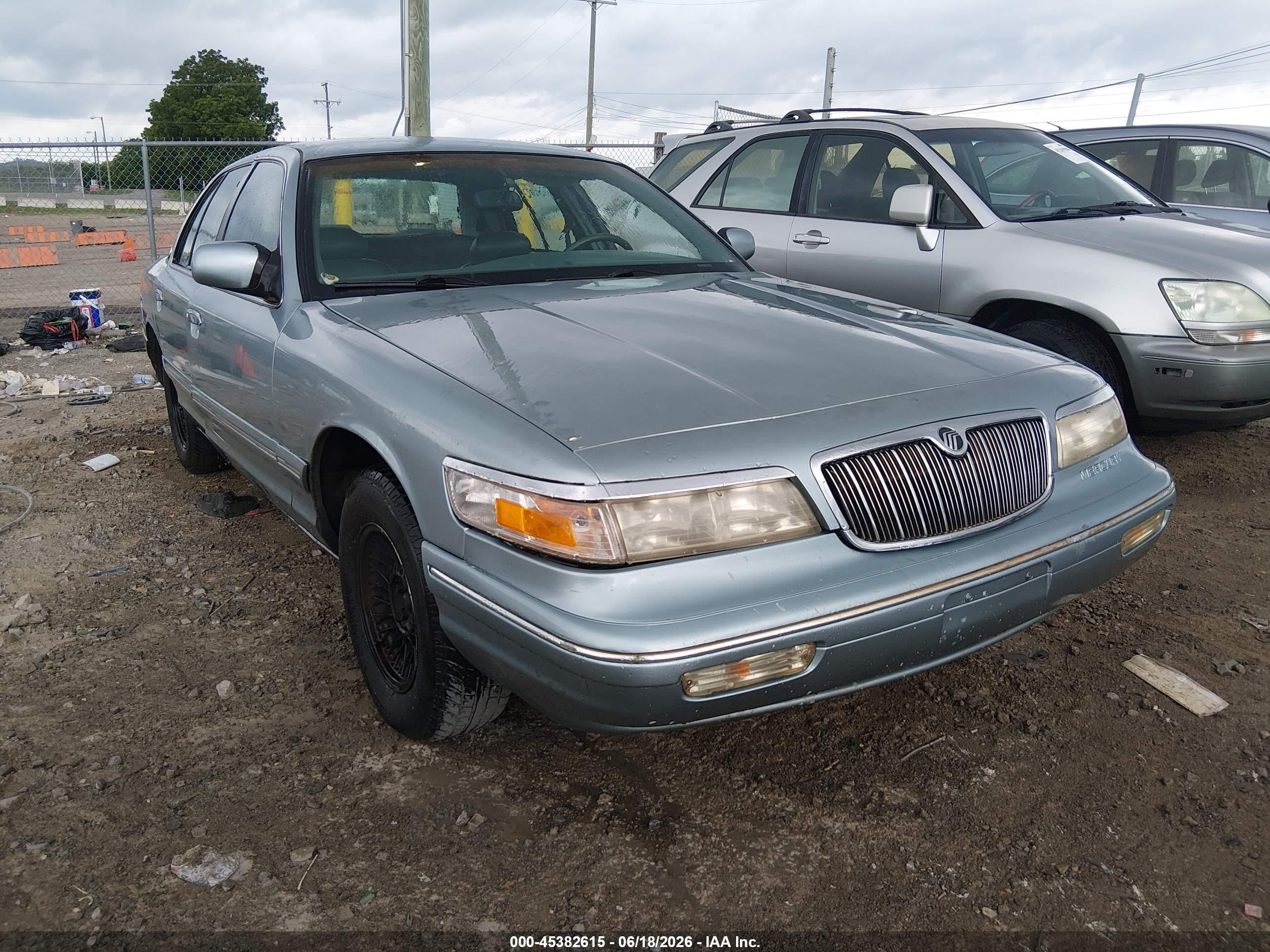 1996 Mercury Grand Marquis LS, VIN 2MELM75W3TX645107 — Бок