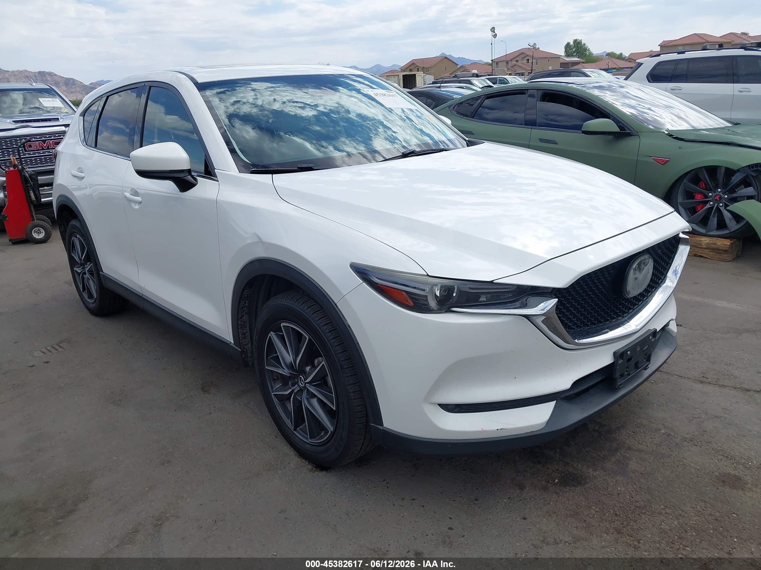 2017 Mazda CX-5 Grand Touring, VIN JM3KFBDL5H0114425 — Перед