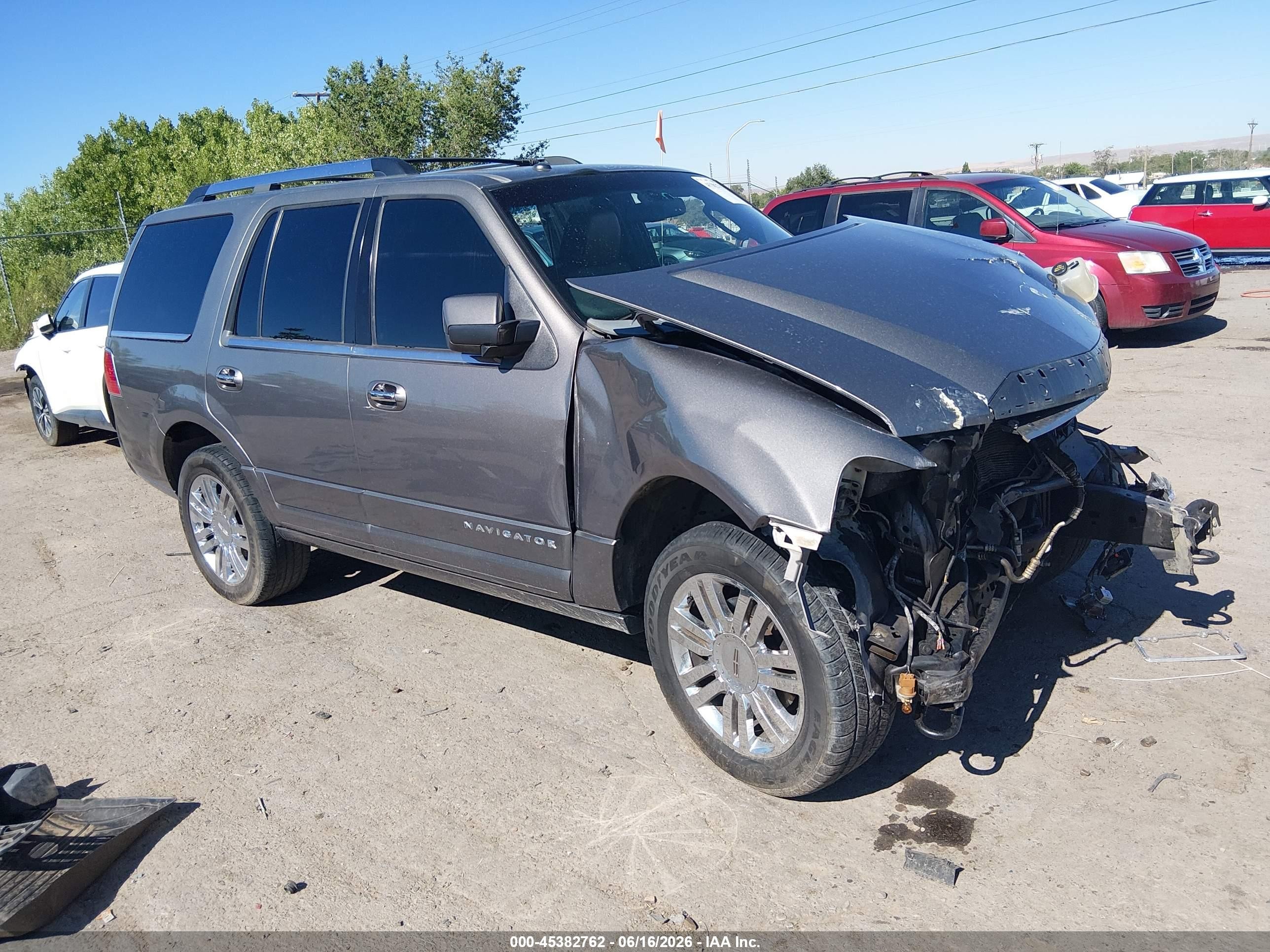 2014 Lincoln Navigator, VIN 5LMJJ2J5XEEL04866 — Front end