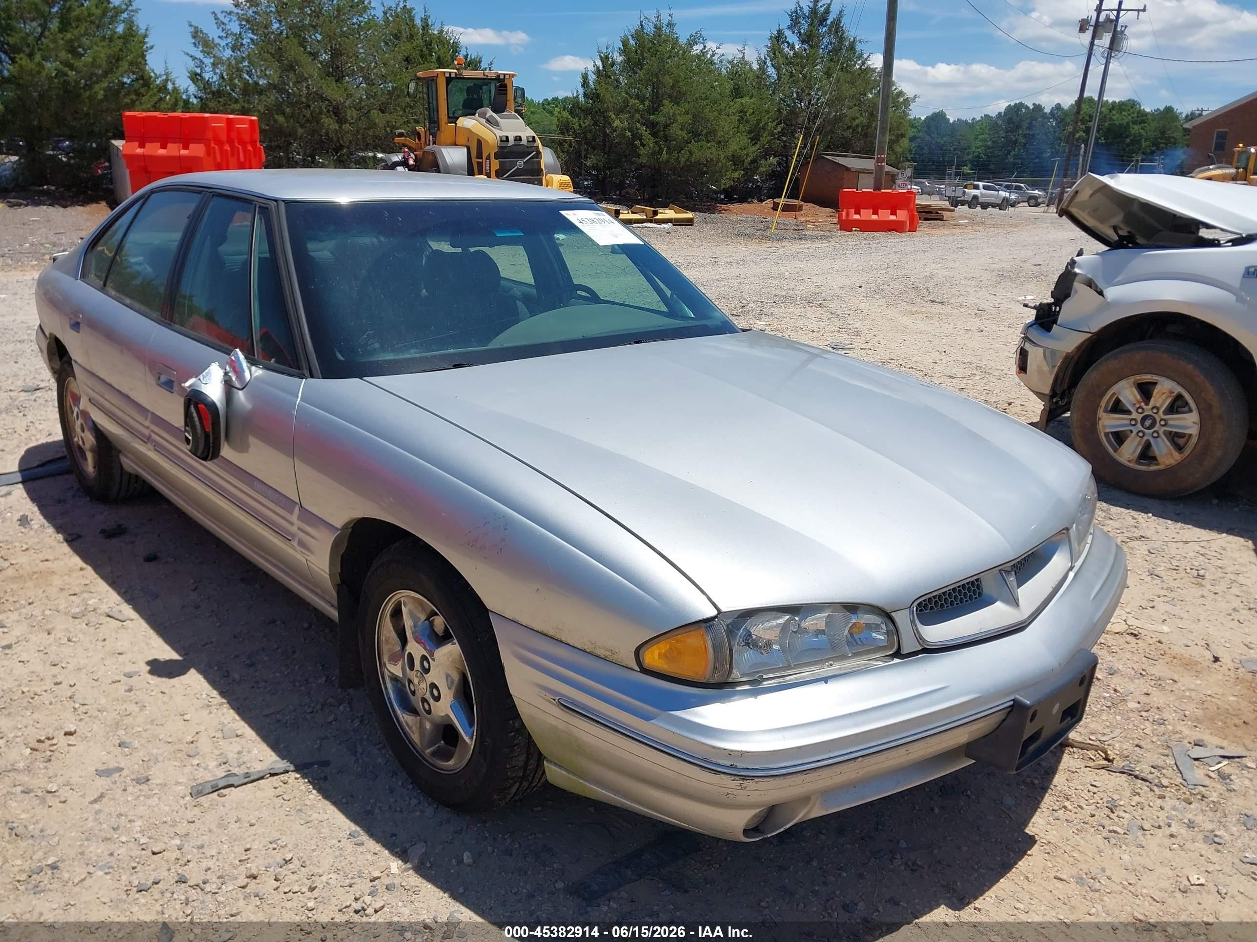 1999 Pontiac Bonneville SE, VIN 1G2HX52K5XH244656 — Side