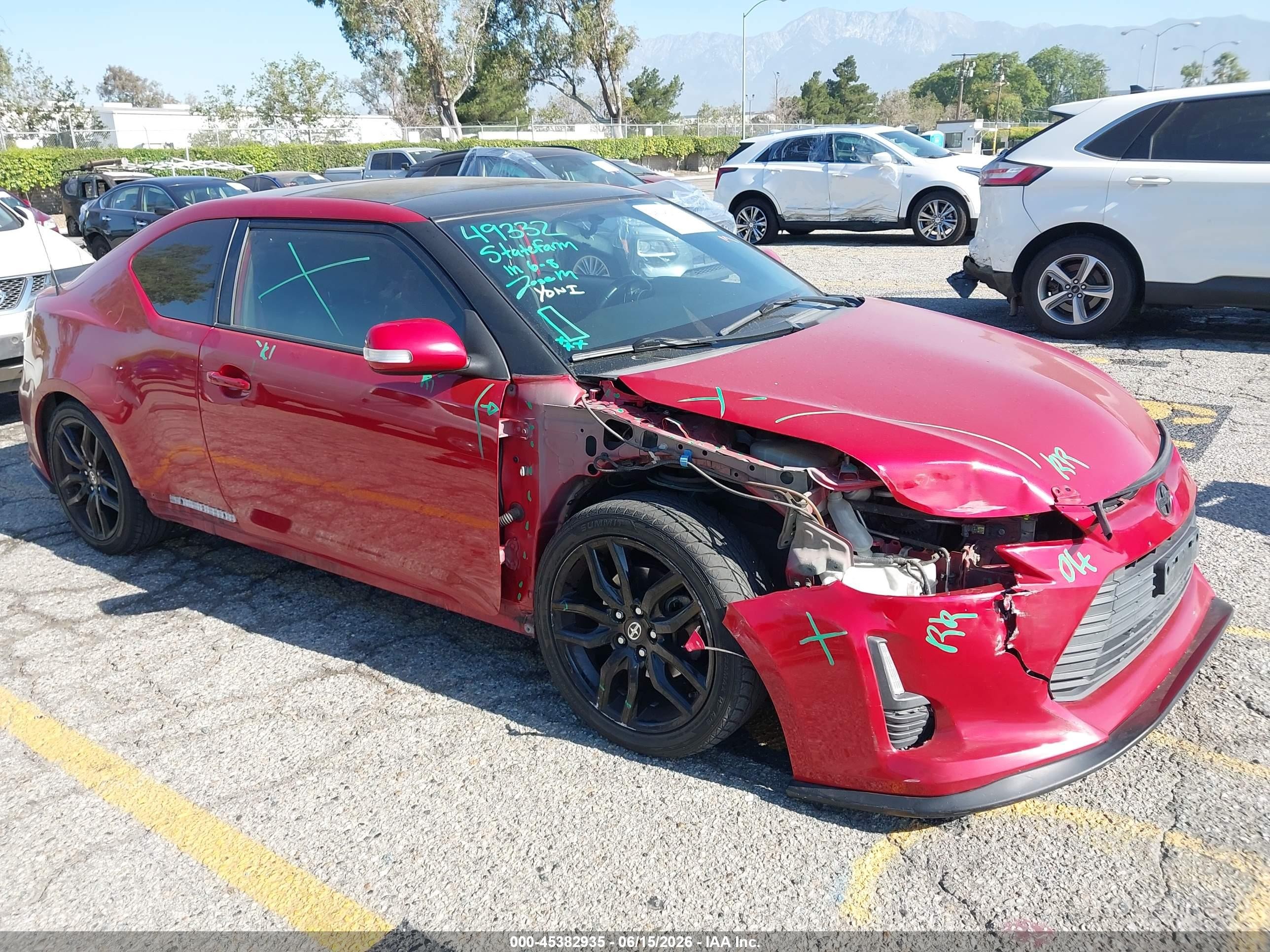 2016 Scion tC, VIN JTKJF5C77GJ025497 — Перед