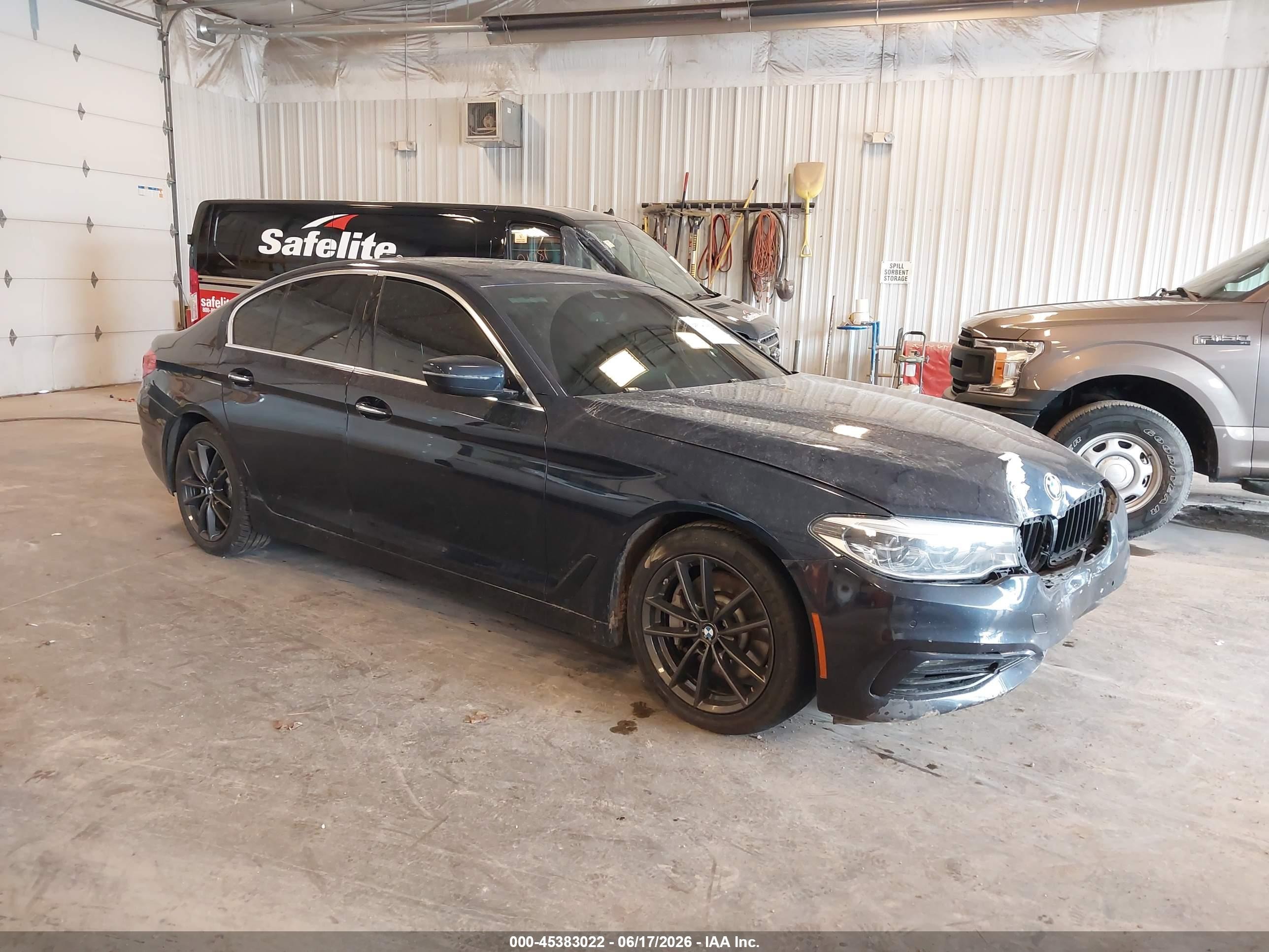 2018 BMW 5 Series 540i xDrive, VIN WBAJE7C57JWC54924 — Front end