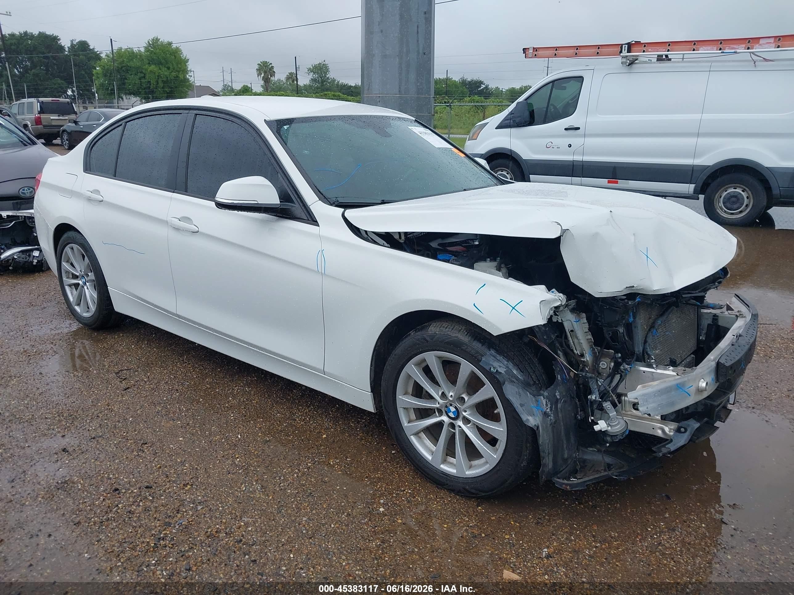 2018 BMW 3 Series 320i, VIN WBA8A9C54JAH14494 — Перед