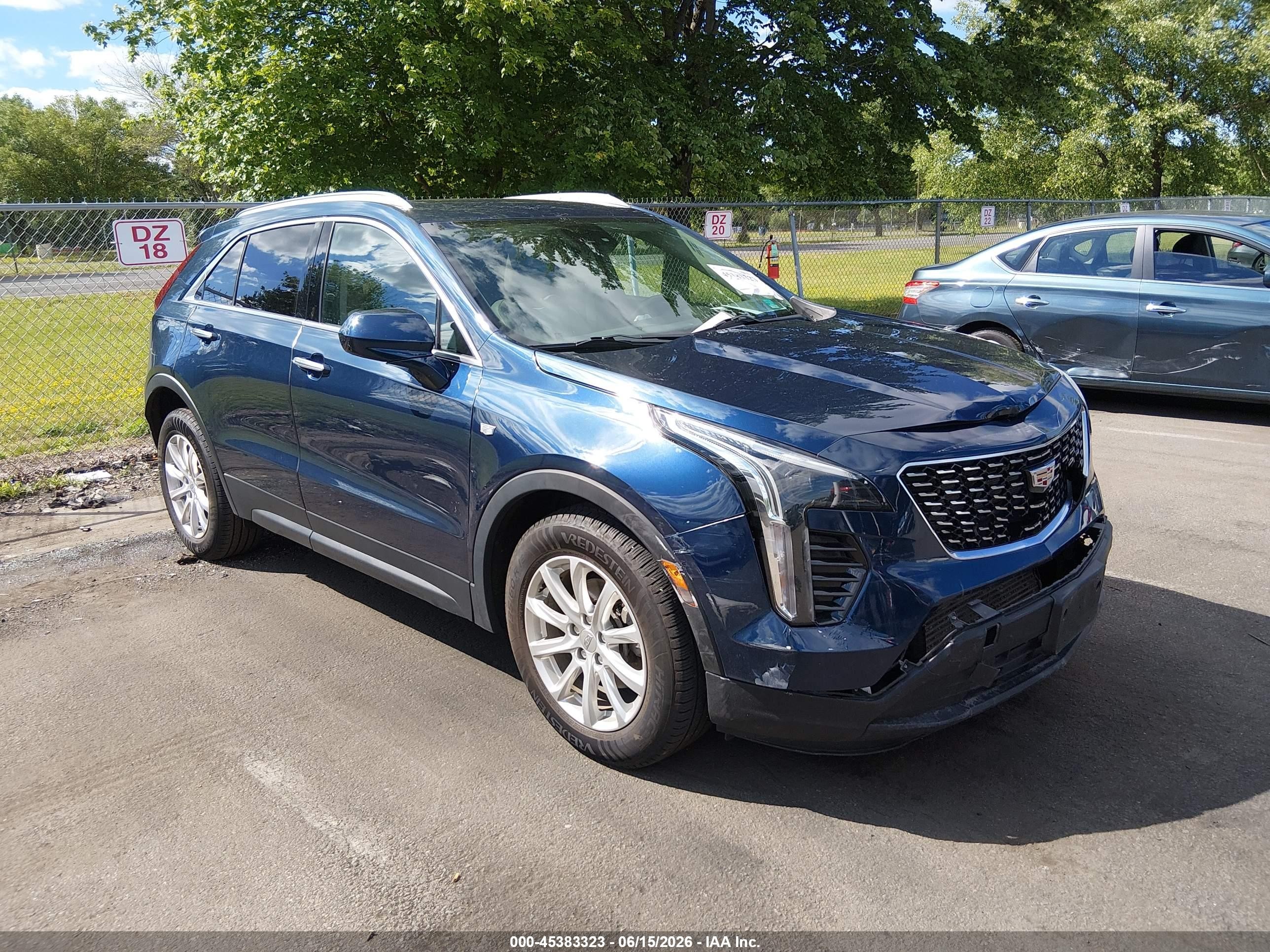 2020 Cadillac XT4 AWD Luxury, VIN 1GYFZBR46LF052293 — Front end
