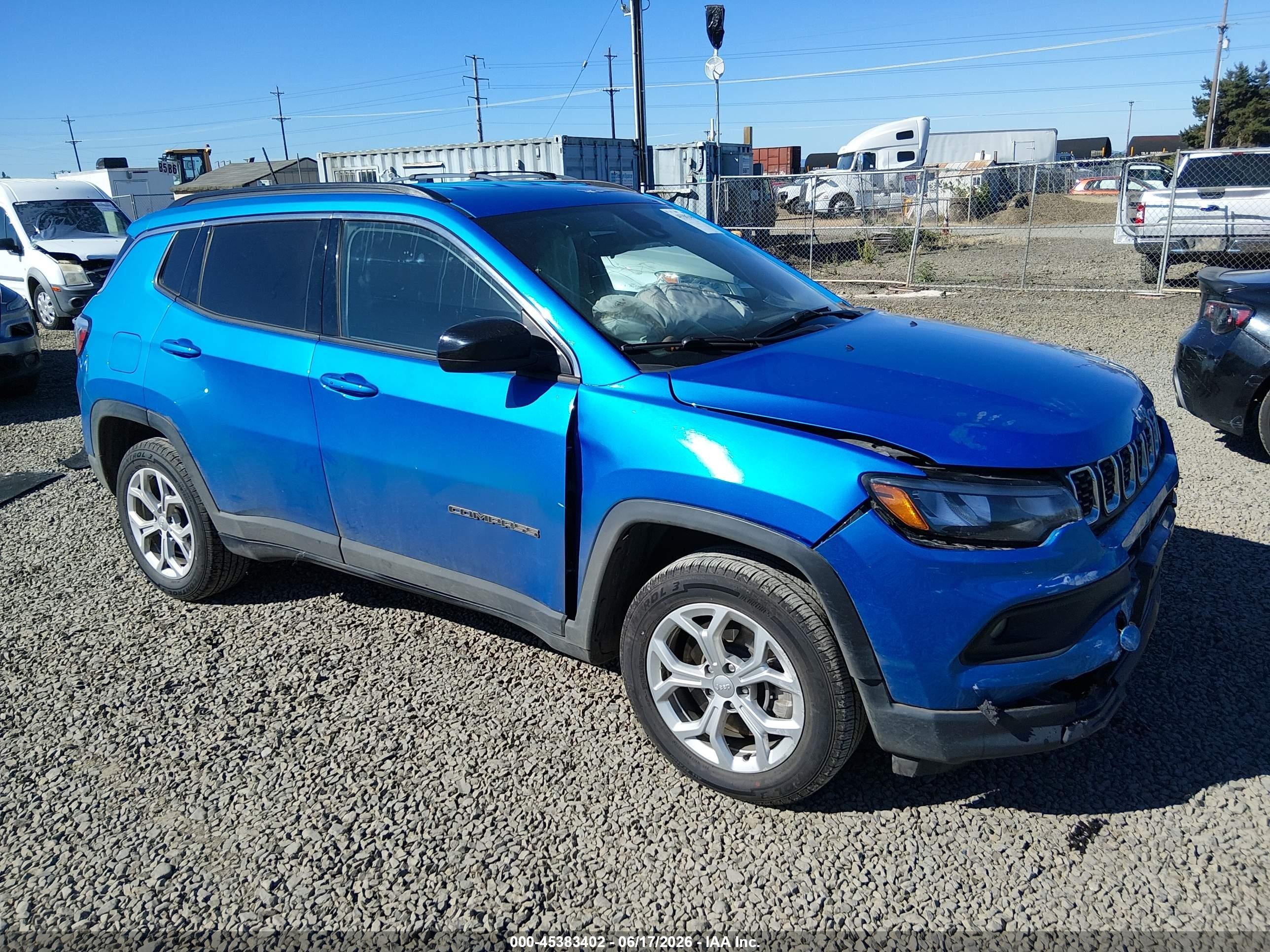 2024 Jeep Compass Latitude, VIN 3C4NJDBN5RT138698 — Front end