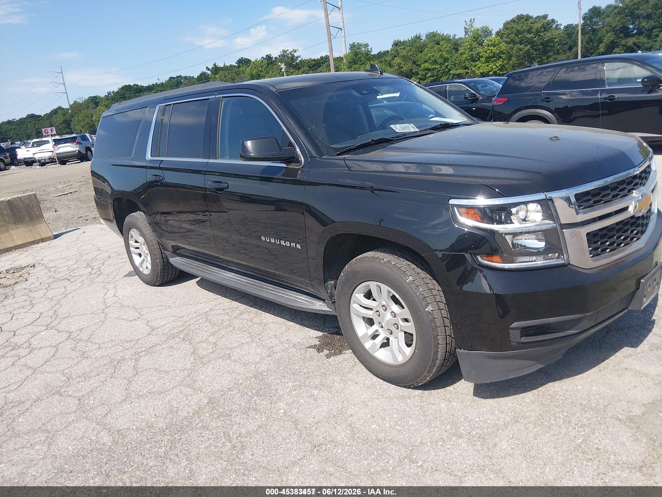 2019 Chevrolet Suburban LS, VIN 1GNSCGKC4KR300243 — Normal wear