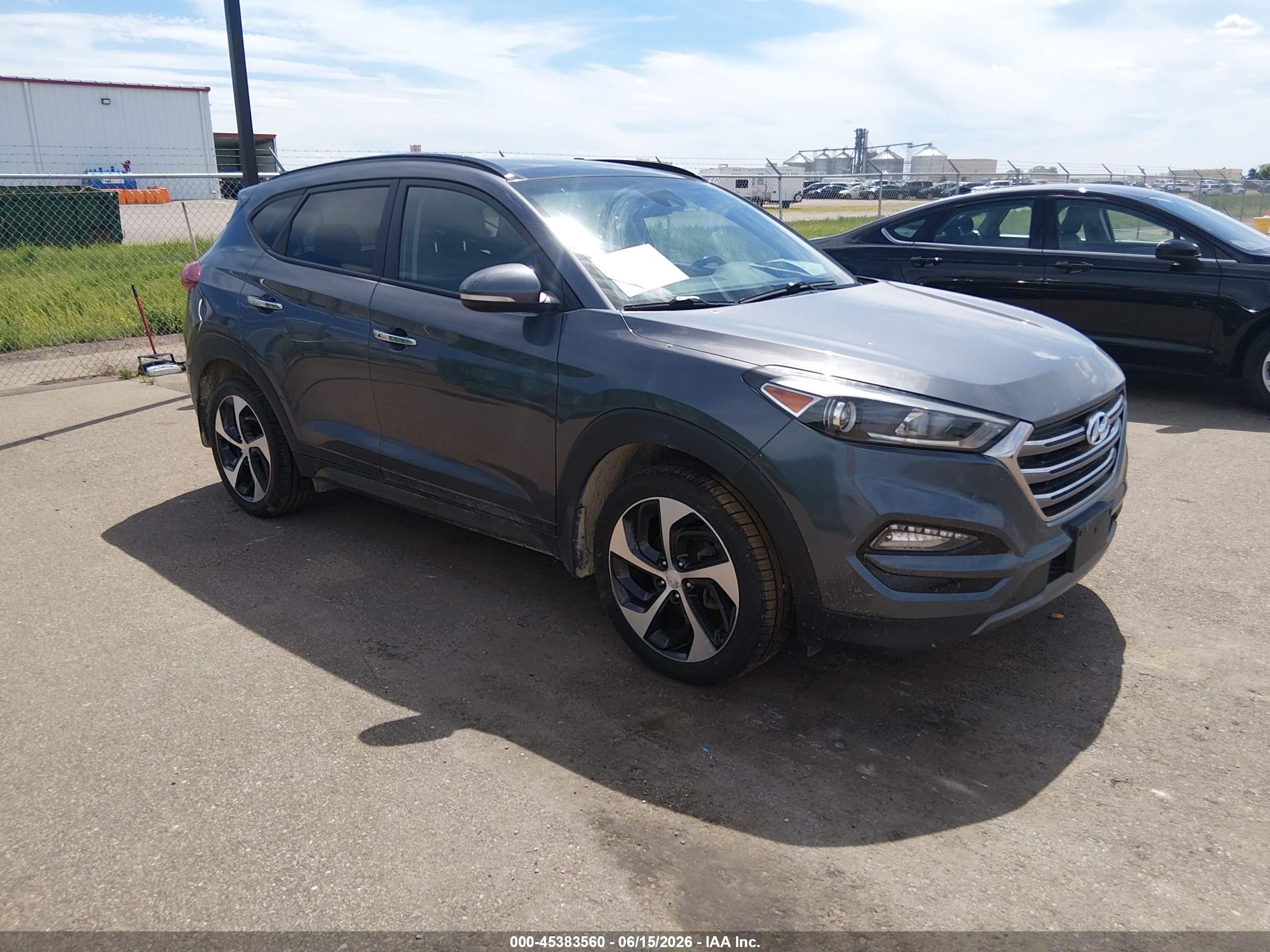 2016 Hyundai Tucson Sport, VIN KM8J3CA24GU105555 — Side