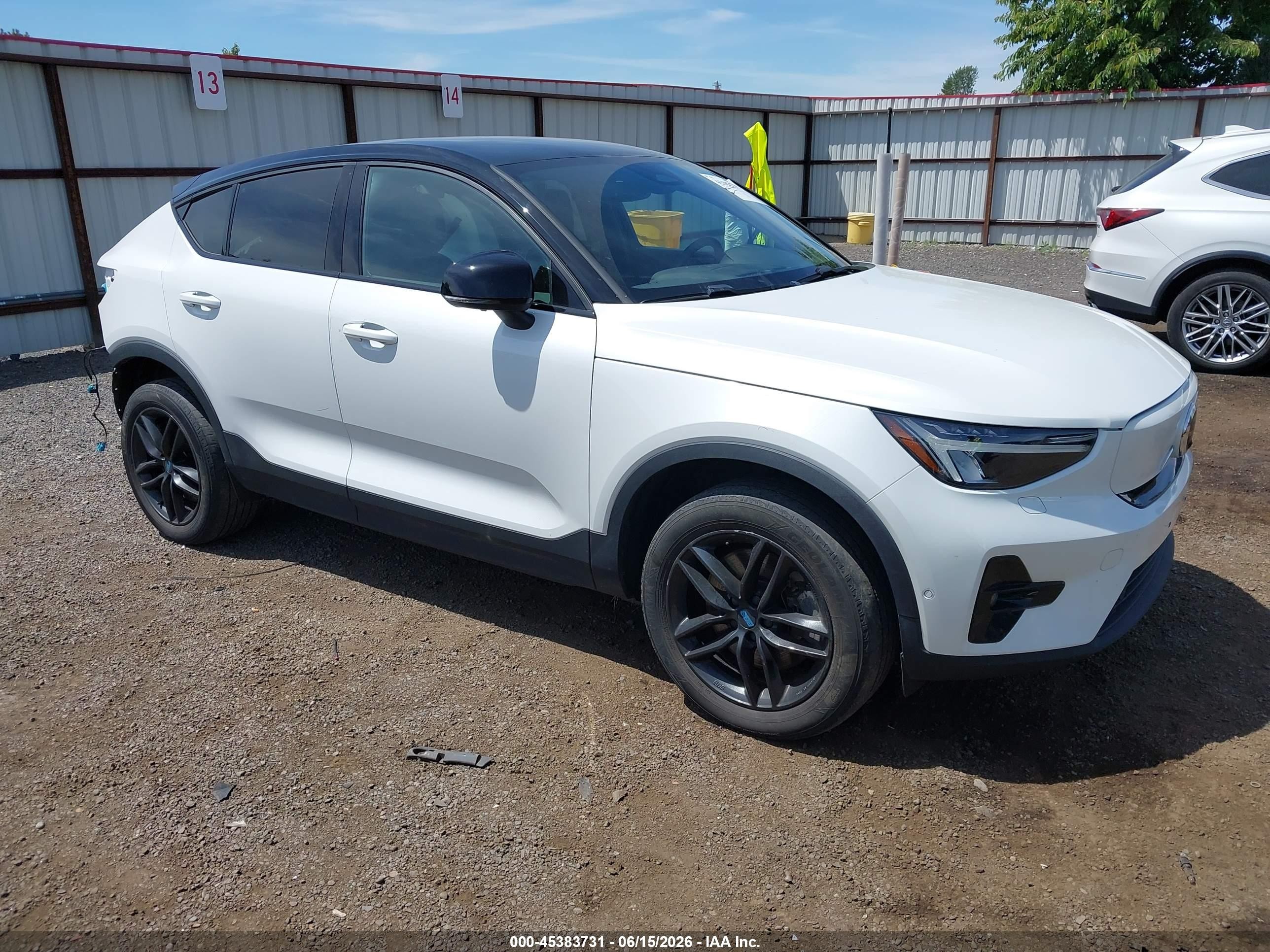 2022 Volvo C40 Ultimate, VIN YV4ED3GB8N2008276 — Rear end