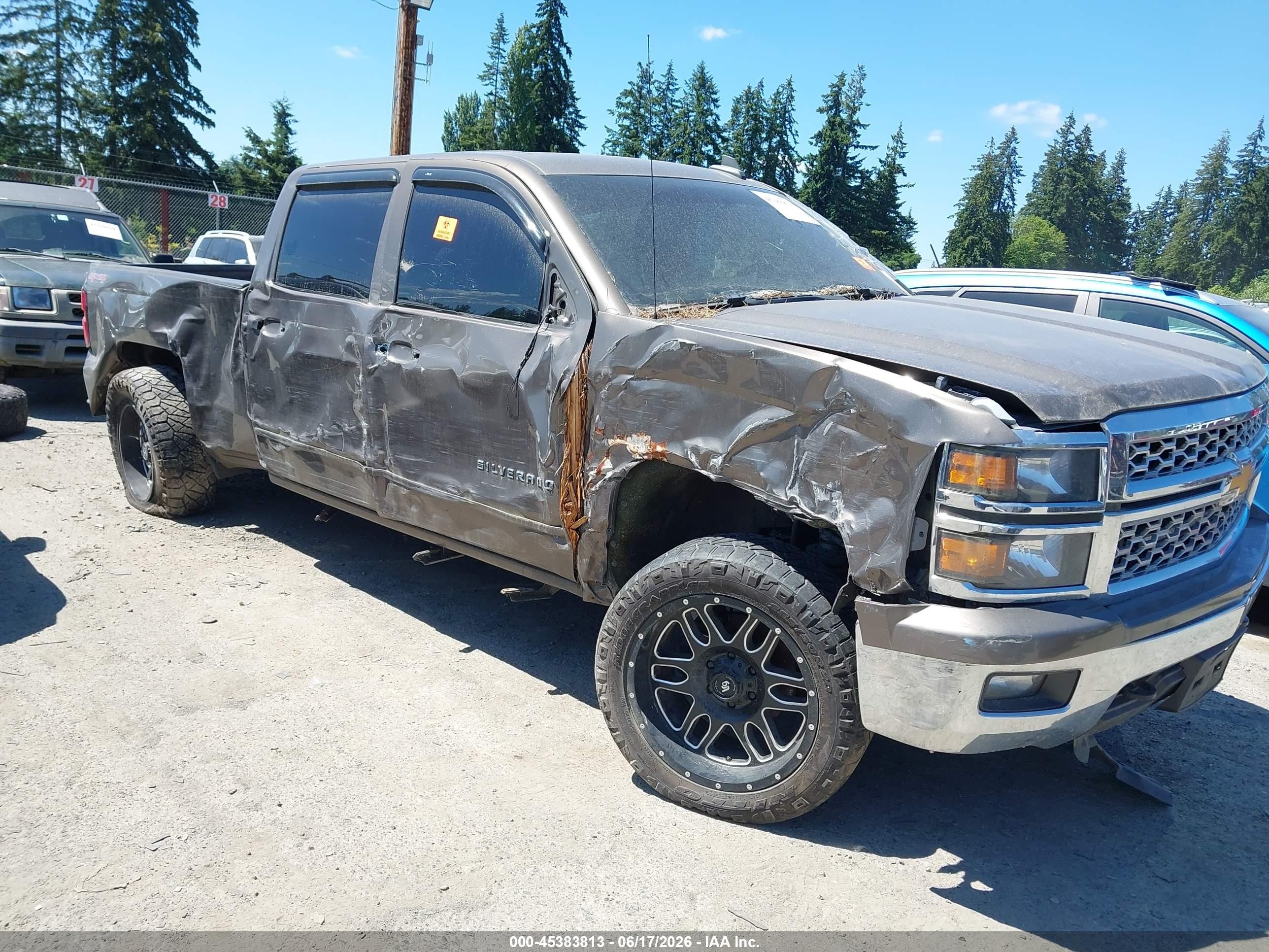 2015 Chevrolet Silverado 1500 LT, VIN 1GCUKREC6FF198124 — Side