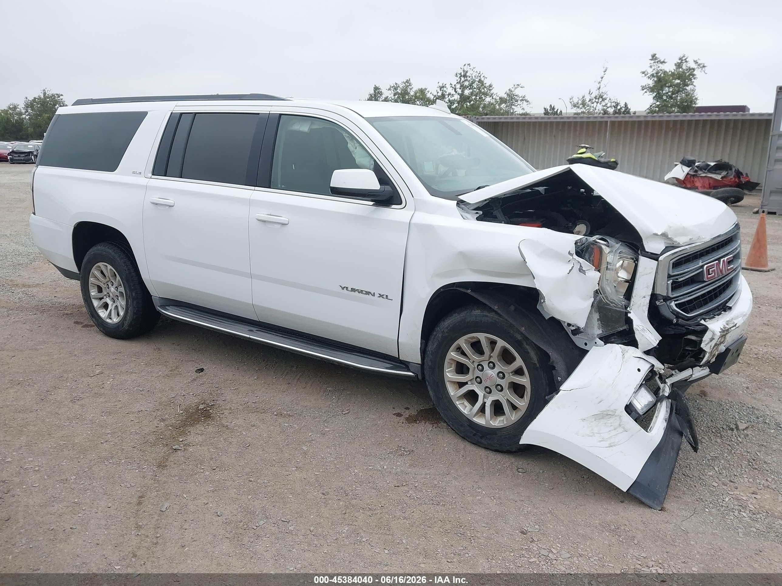 2016 GMC Yukon XL SLE, VIN 1GKS2FKC6GR133272 — Front end