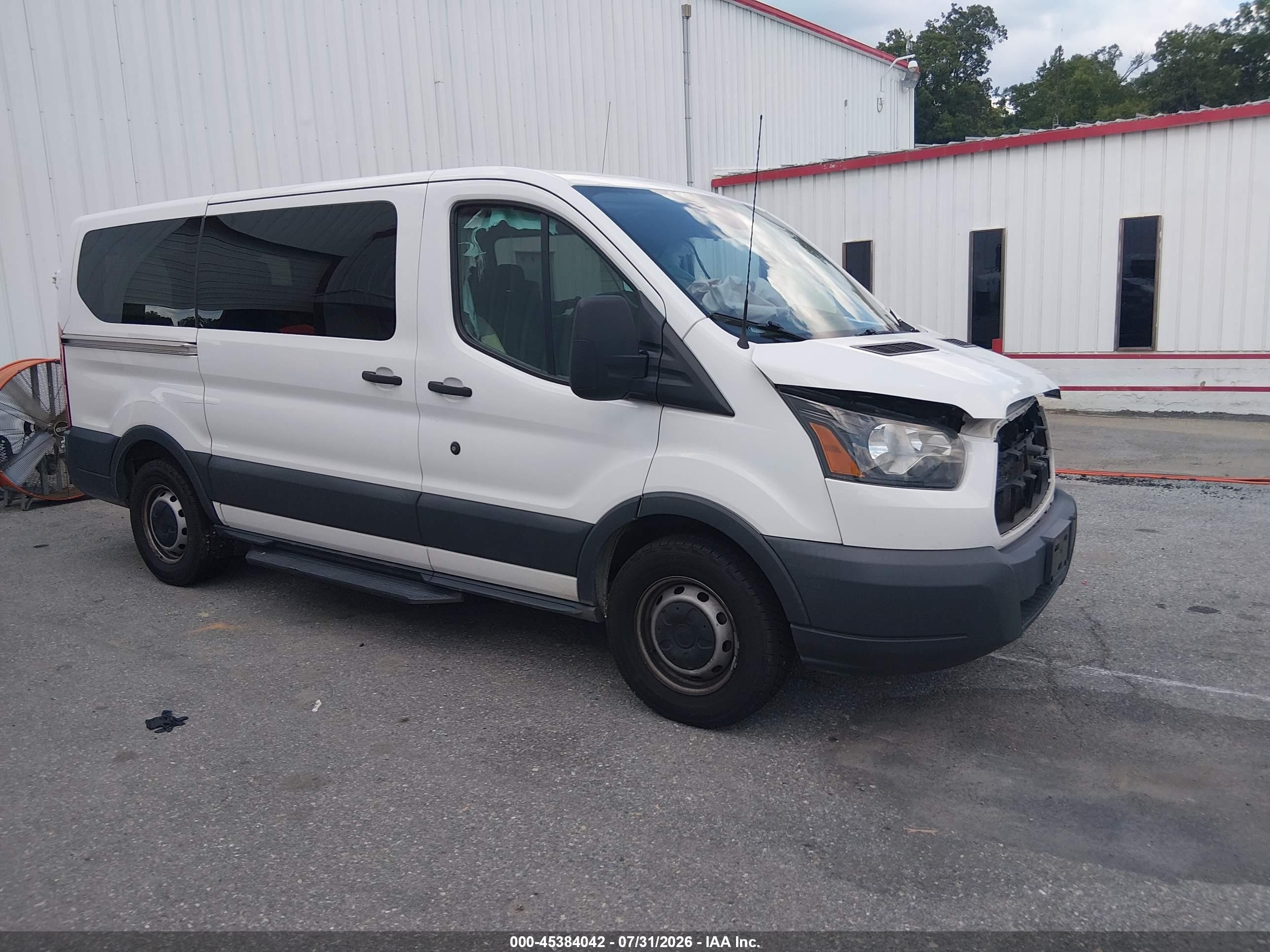 2016 Ford Transit XLT, VIN 1FMZK1YM2GKB15725 — Front end