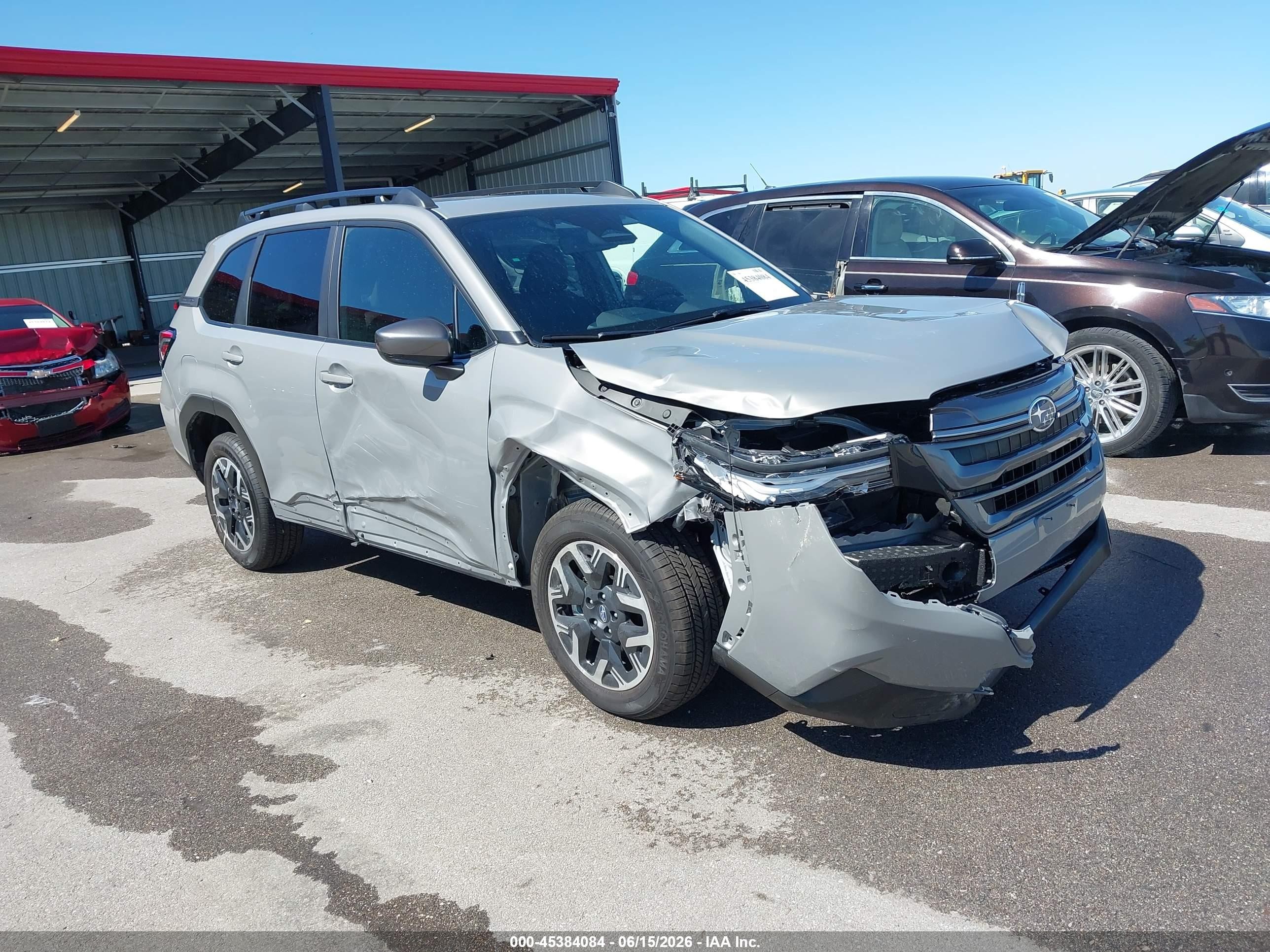 2025 Subaru Forester Premium, VIN JF2SLDDC8SH615235 — Front end