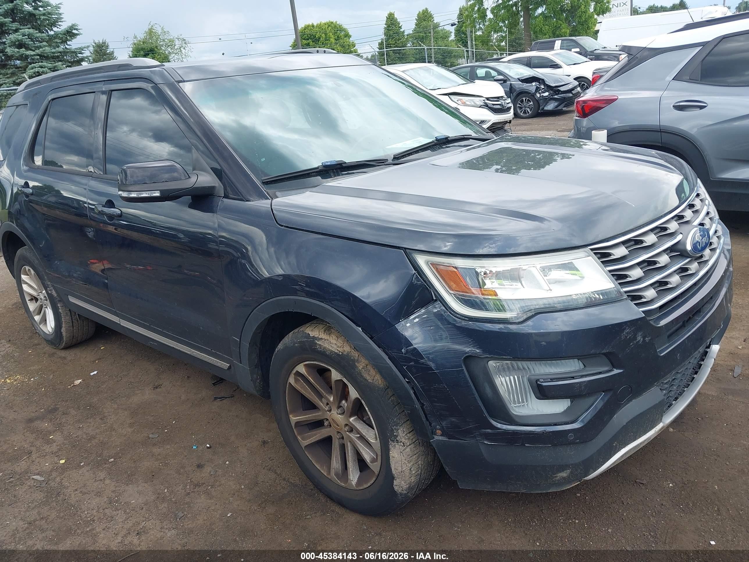 2017 Ford Explorer XLT, VIN 1FM5K8D80HGA26689 — Front end