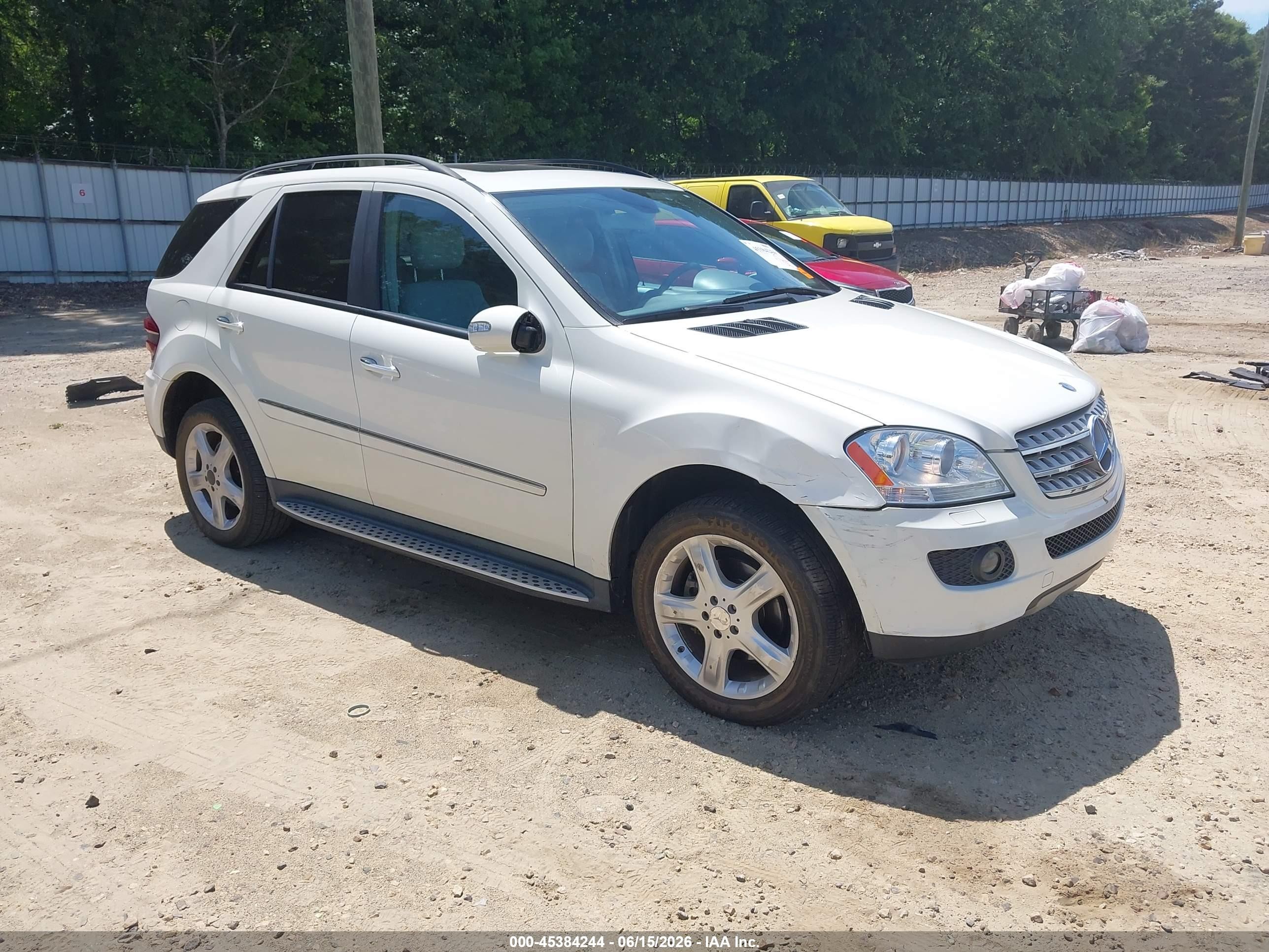 2008 Mercedes-Benz M 350, VIN 4JGBB86E58A393547 — Front end