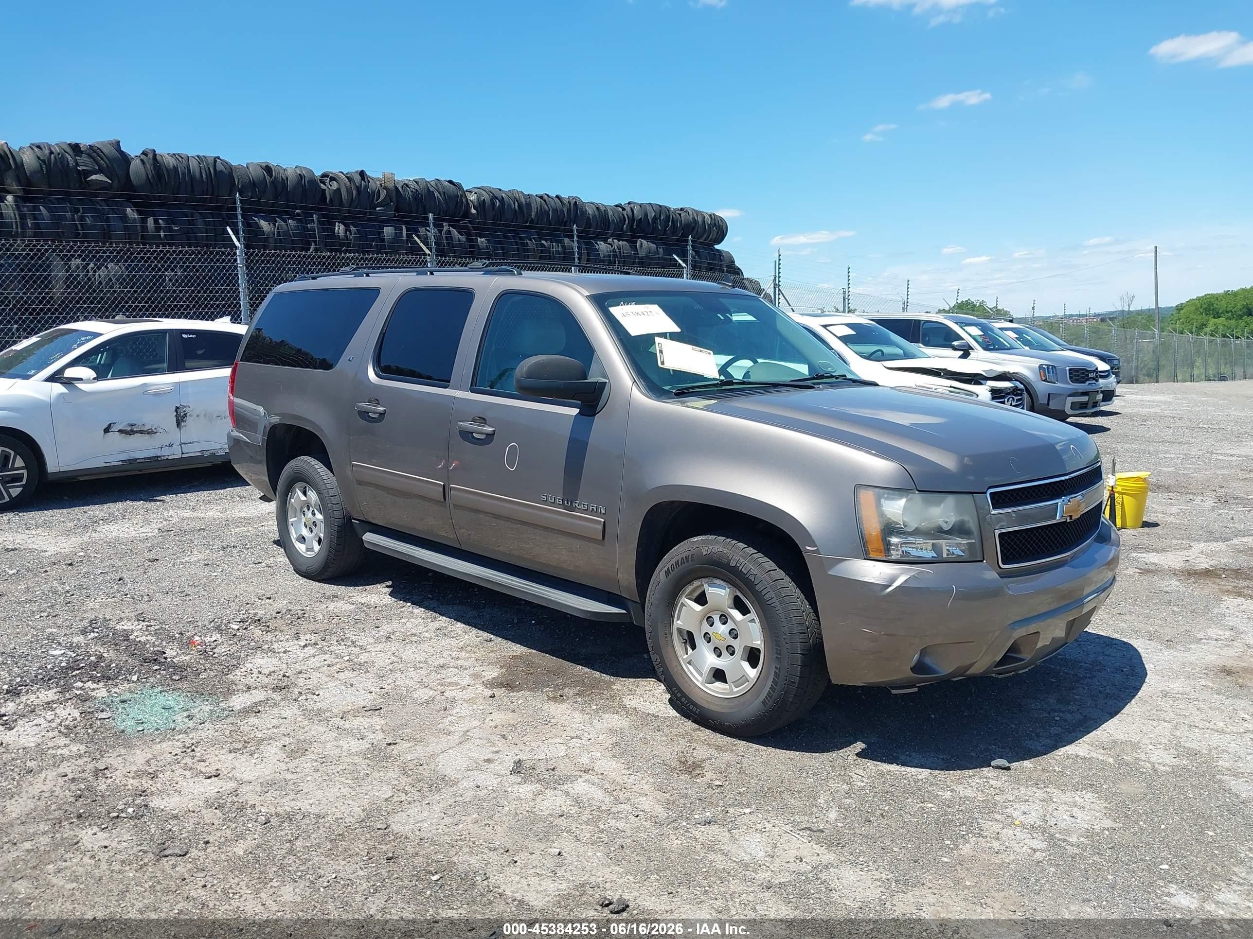 2012 Chevrolet Suburban LT, VIN 1GNSKJE75CR109320 — Side