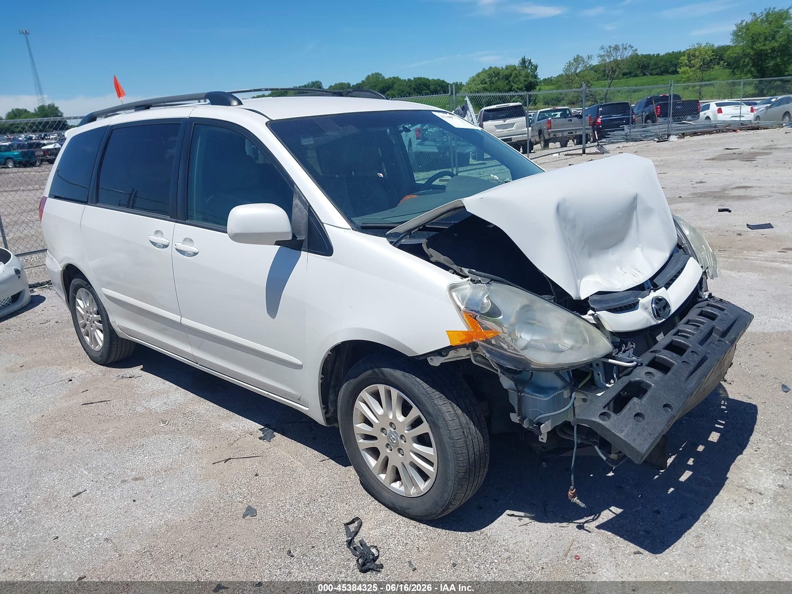 2007 Toyota Sienna XLE, VIN 5TDZK22C47S092449 — Front end