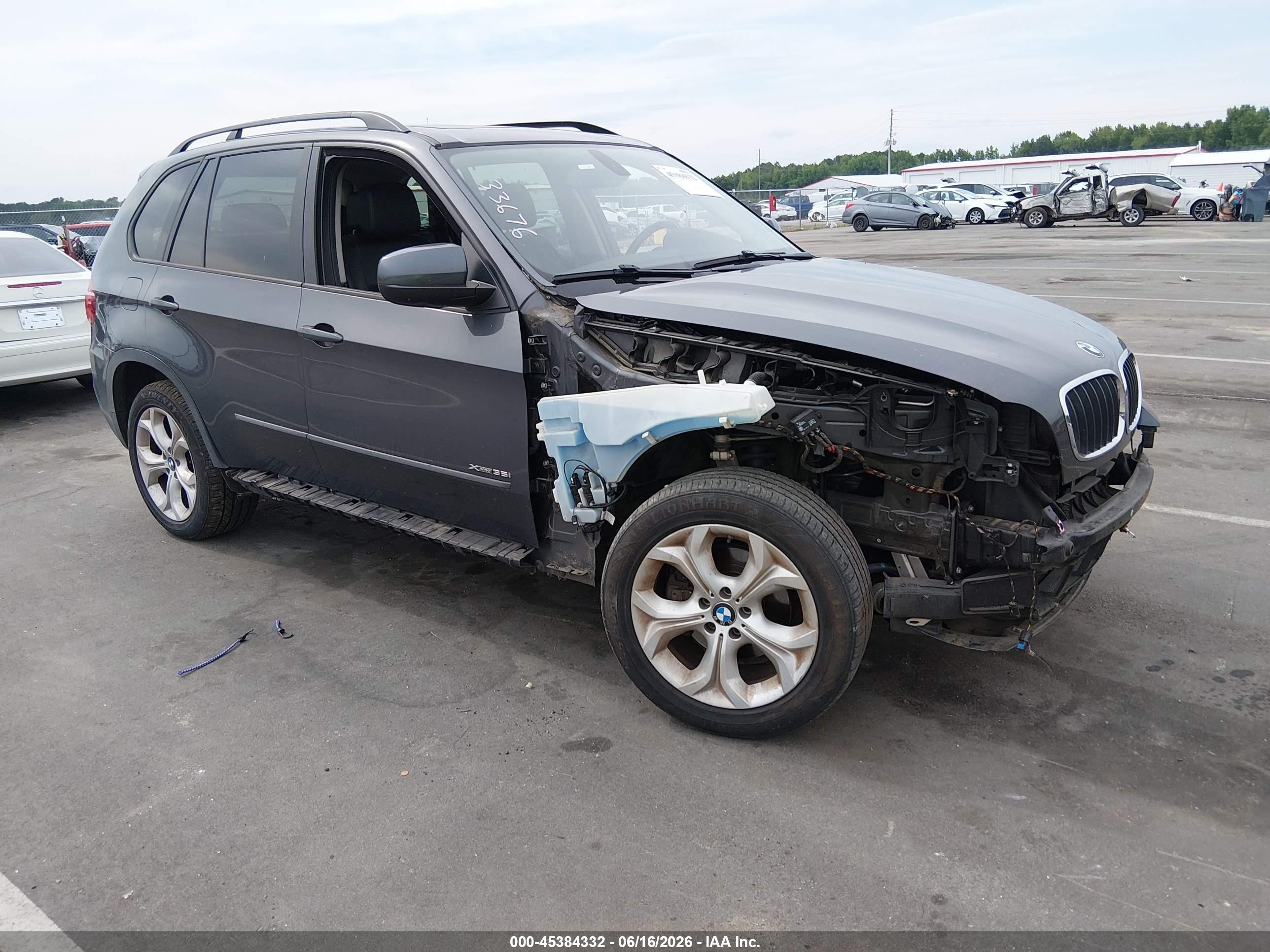 2012 BMW X5 35i, VIN 5UXZV4C56CL764458 — Перед